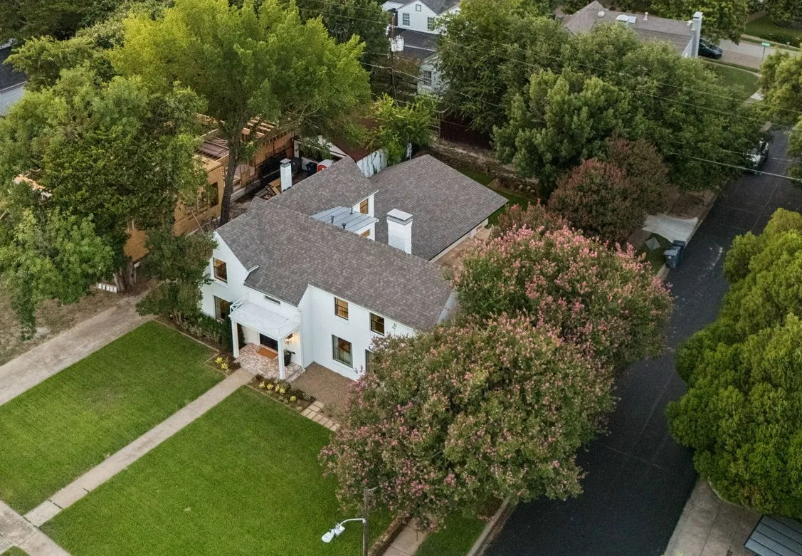 Single Family Residence For Sale in Dallas County , 6839 Gaston Avenue, Dallas, Texas 75214, 3 Bedroom, 5 Bathroom, 2 Garage spaces, 3,011 Sqft, built in 1936, mls#21391439, Real Estate Agent in Dallas, Homes For Sale in Dallas county, Homes For Sale in Dallas, Realtor in Dallas Texas, Real Estate Brokerage Independent Realty Texas, Luminita Cordes Realtor