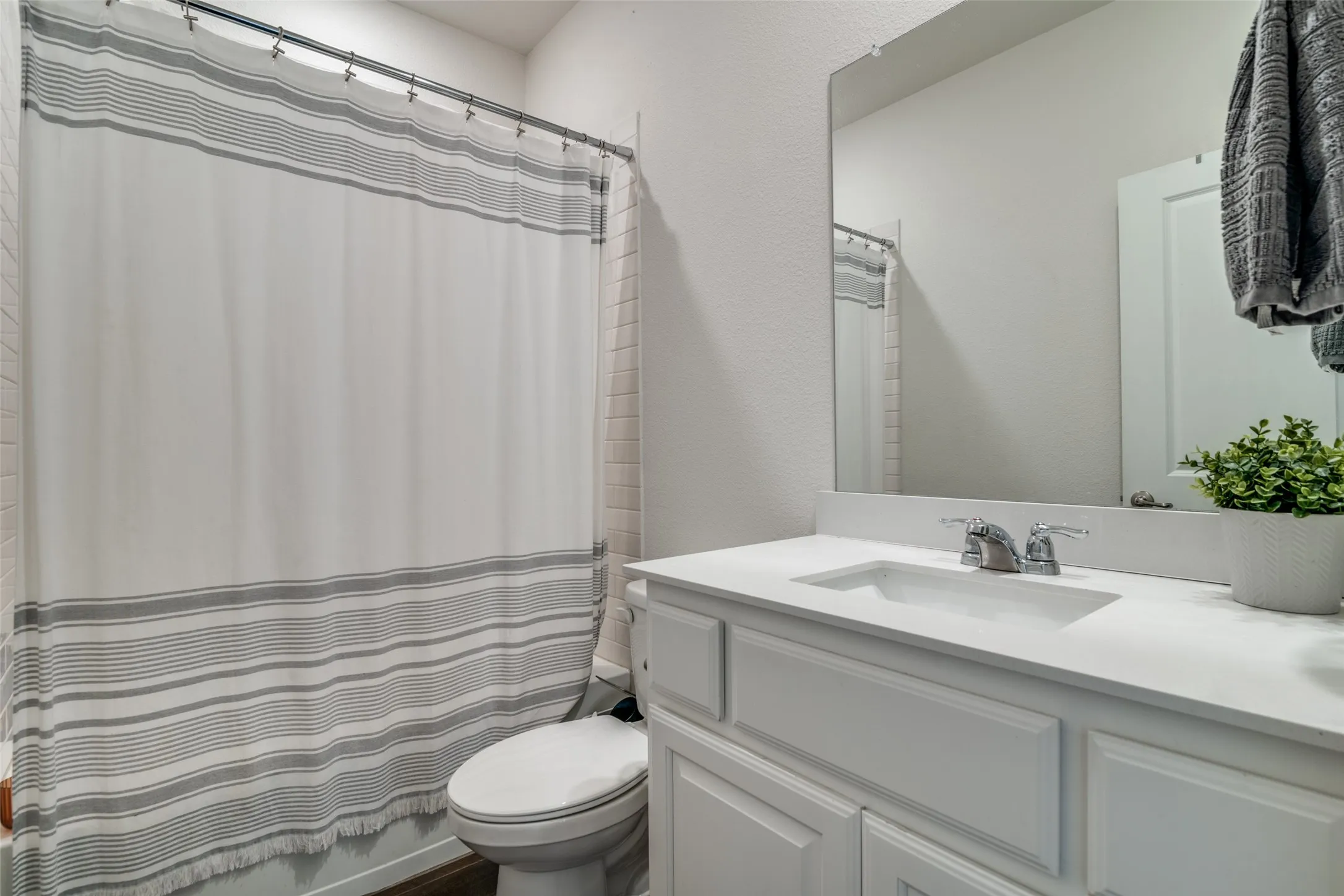 Single Family Residence For Rent in Kaufman County , 1072 Sublime Drive, Heath, Texas 75126, 4 Bedroom, 3 Bathroom, 2 Garage spaces, 2,059 Sqft, built in 2021, mls#21391670, Real Estate Agent in Heath, Homes For Rent in Kaufman county, Homes For Rent in Heath, Realtor in Heath Texas, Real Estate Brokerage Independent Realty Texas, Luminita Cordes Realtor
