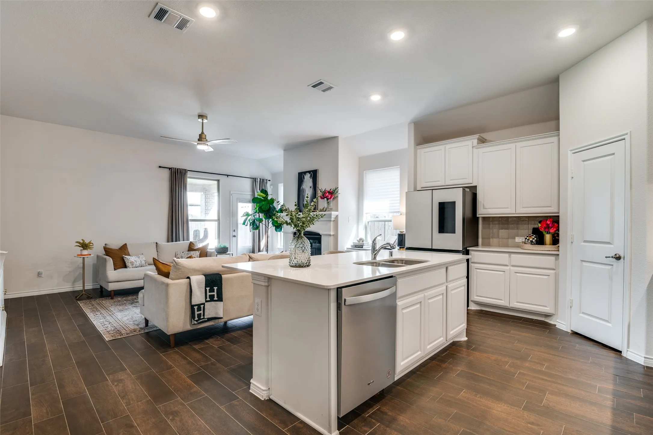Single Family Residence For Rent in Kaufman County , 1072 Sublime Drive, Heath, Texas 75126, 4 Bedroom, 3 Bathroom, 2 Garage spaces, 2,059 Sqft, built in 2021, mls#21391670, Real Estate Agent in Heath, Homes For Rent in Kaufman county, Homes For Rent in Heath, Realtor in Heath Texas, Real Estate Brokerage Independent Realty Texas, Luminita Cordes Realtor