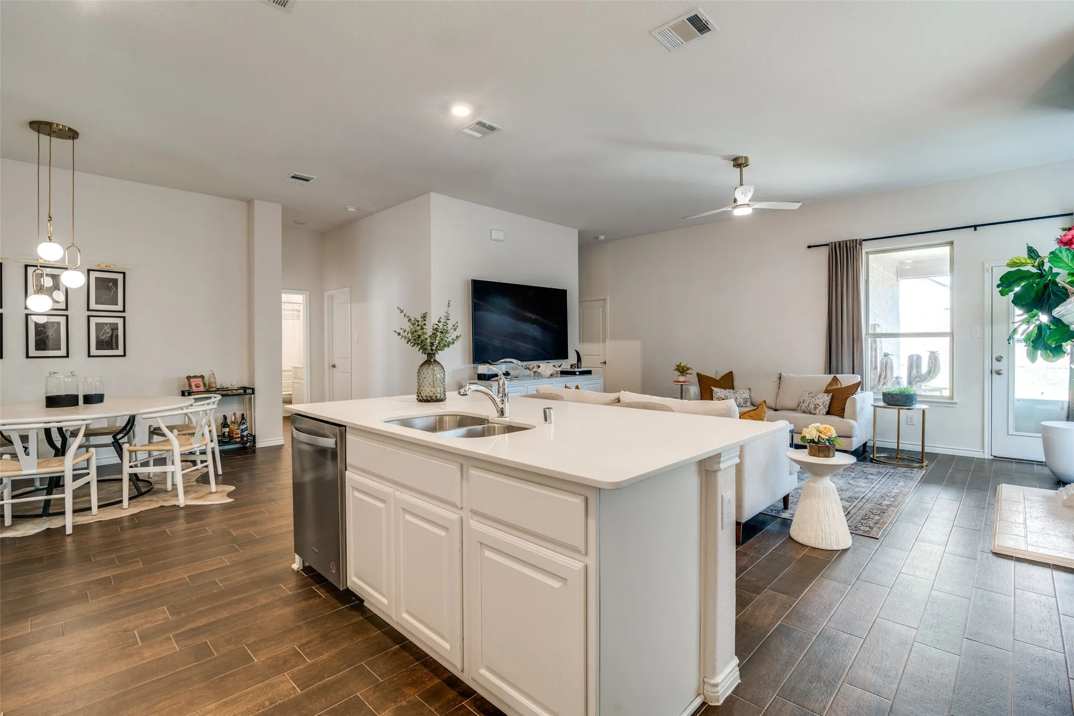 Single Family Residence For Rent in Kaufman County , 1072 Sublime Drive, Heath, Texas 75126, 4 Bedroom, 3 Bathroom, 2 Garage spaces, 2,059 Sqft, built in 2021, mls#21391670, Real Estate Agent in Heath, Homes For Rent in Kaufman county, Homes For Rent in Heath, Realtor in Heath Texas, Real Estate Brokerage Independent Realty Texas, Luminita Cordes Realtor