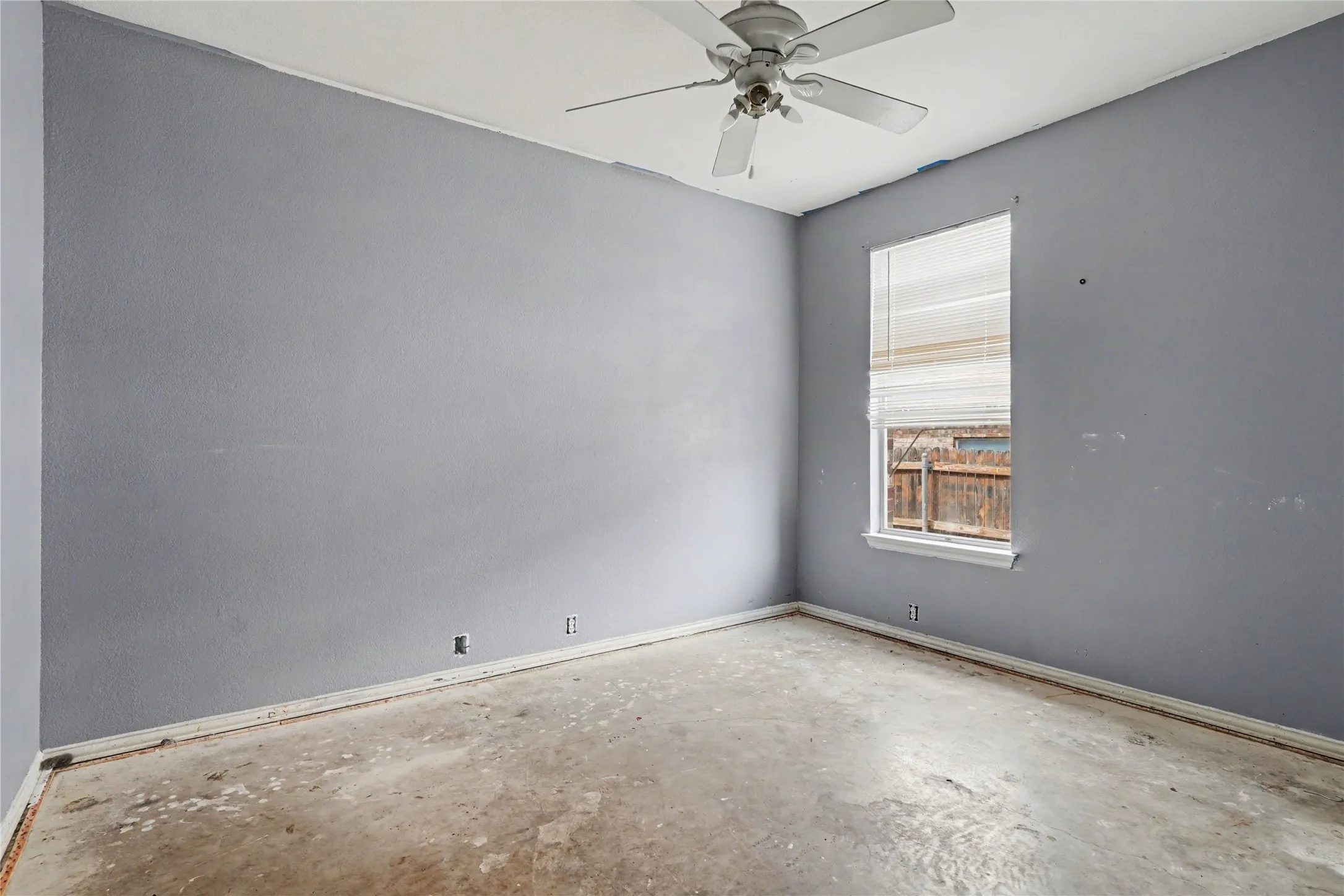 Single Family Residence For Sale in Tarrant County , 2707 Meadow Lake Drive, Grand Prairie, Texas 75050, 3 Bedroom, 2 Bathroom, 2 Garage spaces, 1,935 Sqft, built in 2008, mls#21389435, Real Estate Agent in Grand Prairie, Homes For Sale in Tarrant county, Homes For Sale in Grand Prairie, Realtor in Grand Prairie Texas, Real Estate Brokerage Independent Realty Texas, Luminita Cordes Realtor