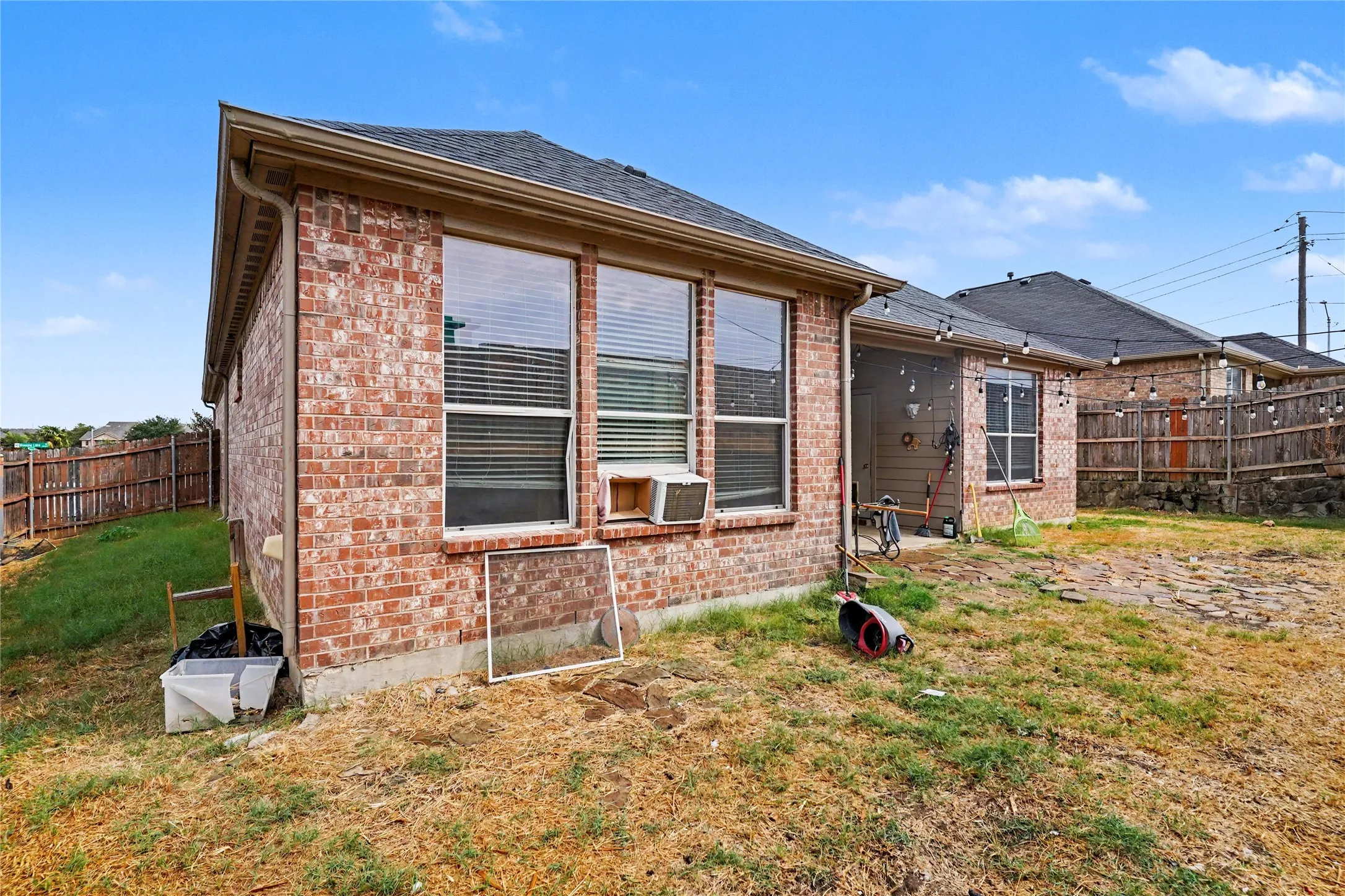 Single Family Residence For Sale in Tarrant County , 2707 Meadow Lake Drive, Grand Prairie, Texas 75050, 3 Bedroom, 2 Bathroom, 2 Garage spaces, 1,935 Sqft, built in 2008, mls#21389435, Real Estate Agent in Grand Prairie, Homes For Sale in Tarrant county, Homes For Sale in Grand Prairie, Realtor in Grand Prairie Texas, Real Estate Brokerage Independent Realty Texas, Luminita Cordes Realtor