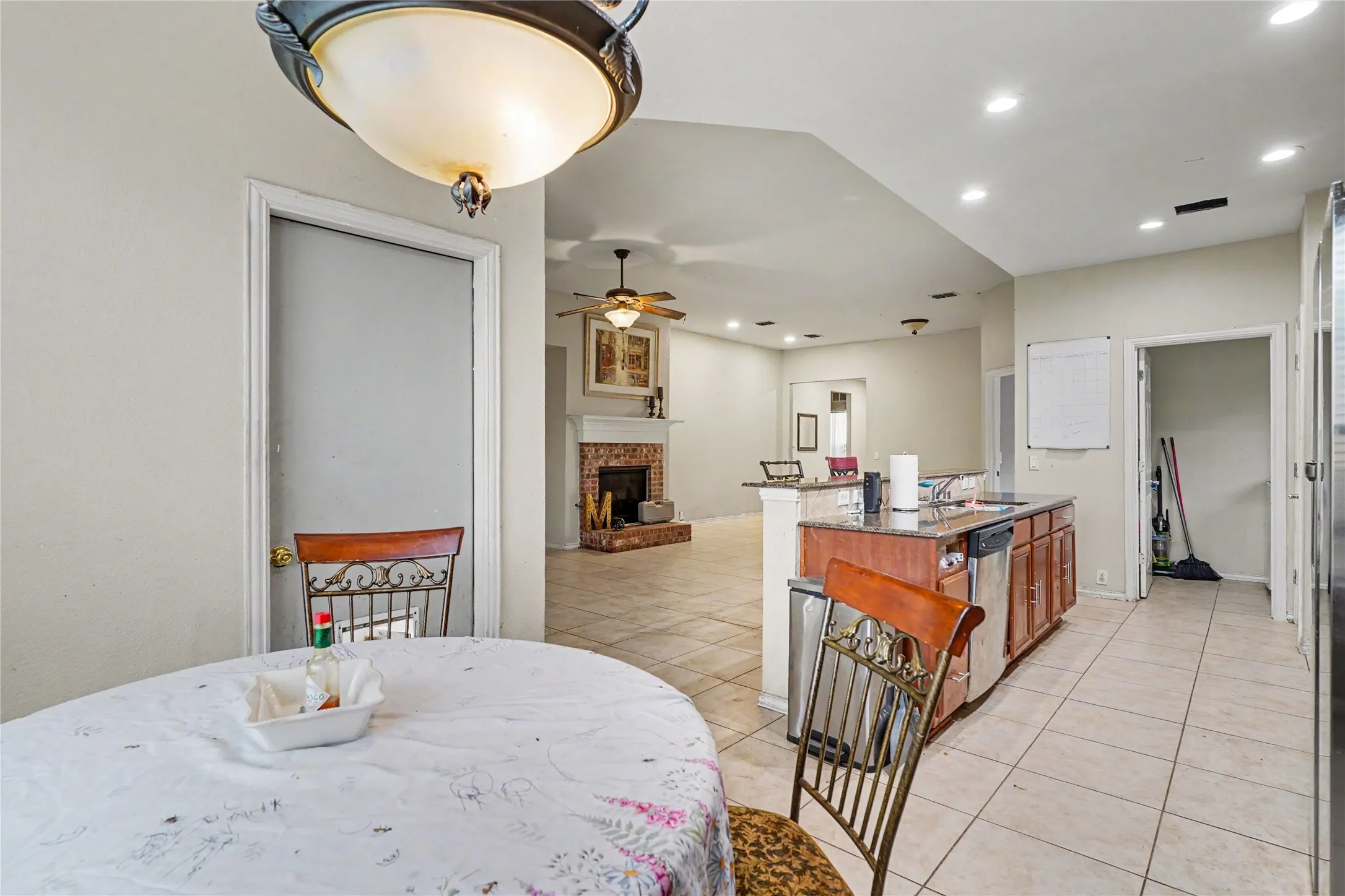 Single Family Residence For Sale in Tarrant County , 2707 Meadow Lake Drive, Grand Prairie, Texas 75050, 3 Bedroom, 2 Bathroom, 2 Garage spaces, 1,935 Sqft, built in 2008, mls#21389435, Real Estate Agent in Grand Prairie, Homes For Sale in Tarrant county, Homes For Sale in Grand Prairie, Realtor in Grand Prairie Texas, Real Estate Brokerage Independent Realty Texas, Luminita Cordes Realtor
