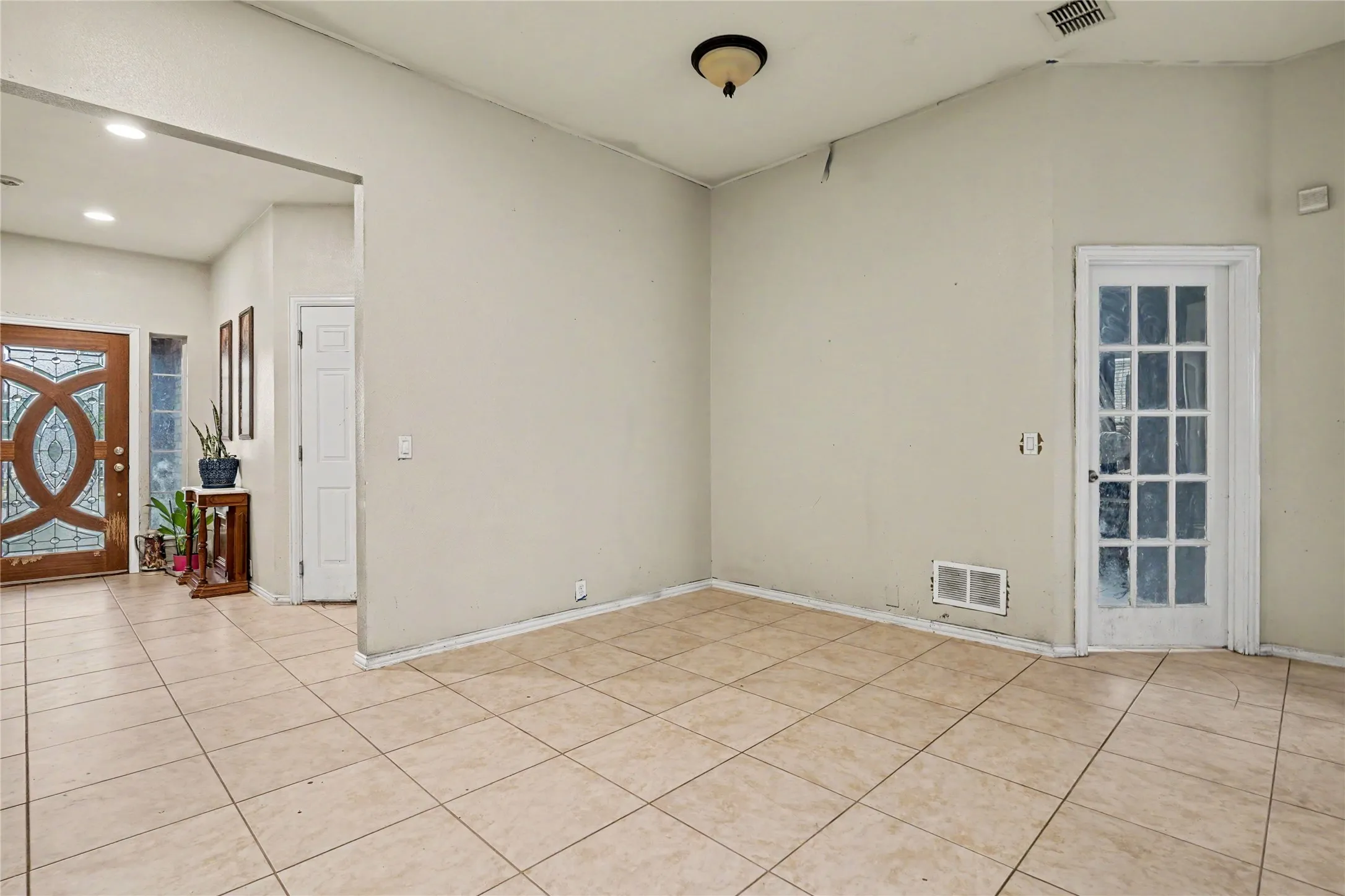 Single Family Residence For Sale in Tarrant County , 2707 Meadow Lake Drive, Grand Prairie, Texas 75050, 3 Bedroom, 2 Bathroom, 2 Garage spaces, 1,935 Sqft, built in 2008, mls#21389435, Real Estate Agent in Grand Prairie, Homes For Sale in Tarrant county, Homes For Sale in Grand Prairie, Realtor in Grand Prairie Texas, Real Estate Brokerage Independent Realty Texas, Luminita Cordes Realtor
