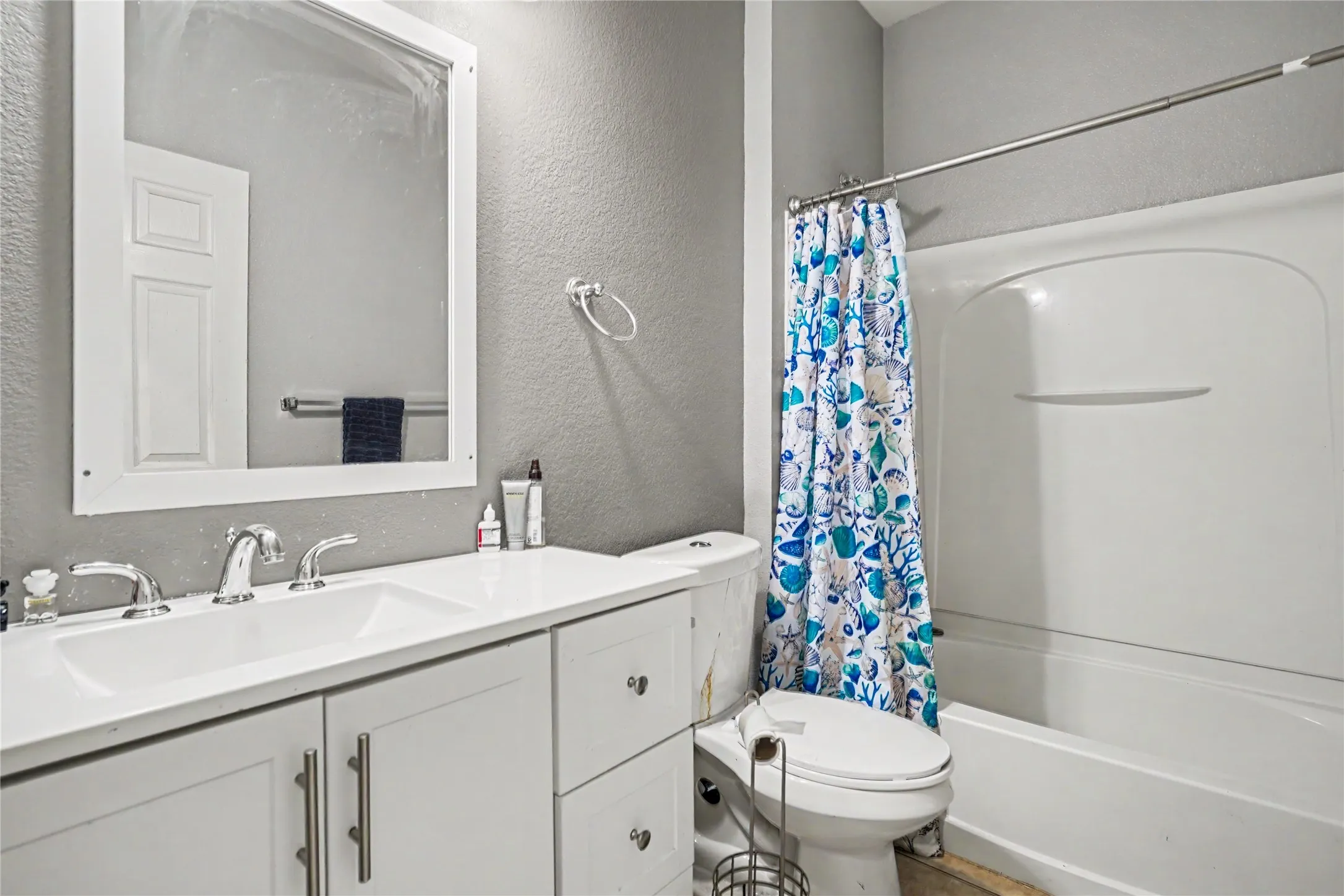 Single Family Residence For Sale in Tarrant County , 2707 Meadow Lake Drive, Grand Prairie, Texas 75050, 3 Bedroom, 2 Bathroom, 2 Garage spaces, 1,935 Sqft, built in 2008, mls#21389435, Real Estate Agent in Grand Prairie, Homes For Sale in Tarrant county, Homes For Sale in Grand Prairie, Realtor in Grand Prairie Texas, Real Estate Brokerage Independent Realty Texas, Luminita Cordes Realtor