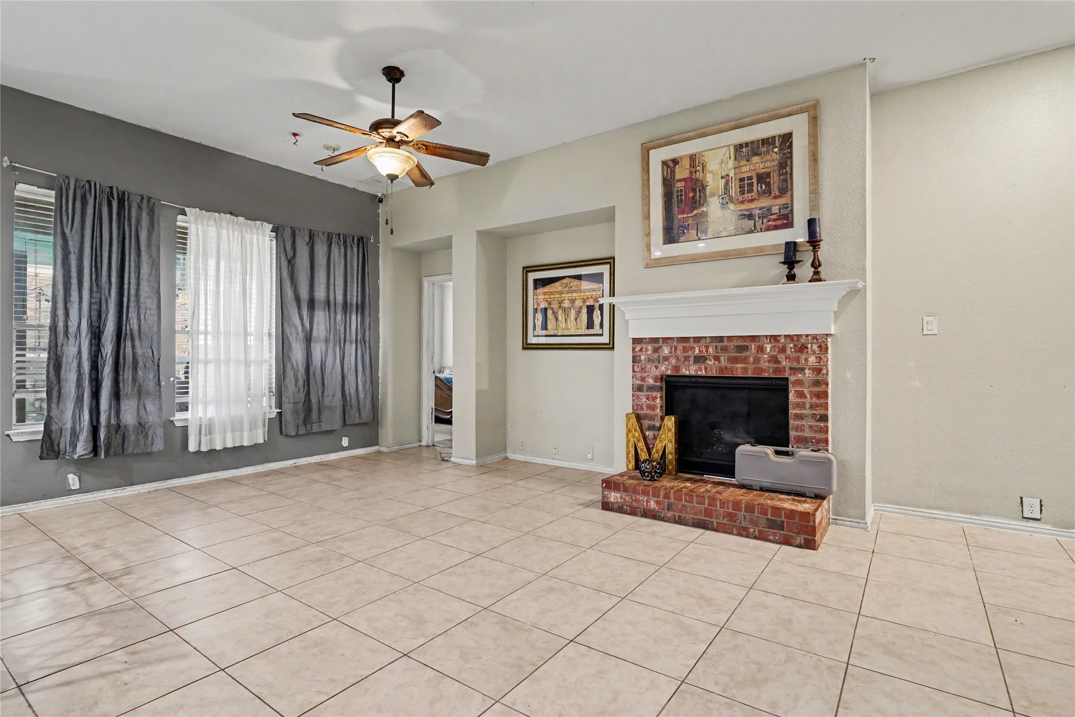 Single Family Residence For Sale in Tarrant County , 2707 Meadow Lake Drive, Grand Prairie, Texas 75050, 3 Bedroom, 2 Bathroom, 2 Garage spaces, 1,935 Sqft, built in 2008, mls#21389435, Real Estate Agent in Grand Prairie, Homes For Sale in Tarrant county, Homes For Sale in Grand Prairie, Realtor in Grand Prairie Texas, Real Estate Brokerage Independent Realty Texas, Luminita Cordes Realtor
