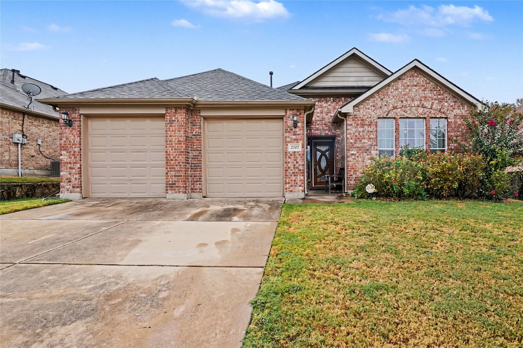 Single Family Residence For Sale in Tarrant County , 2707 Meadow Lake Drive, Grand Prairie, Texas 75050, 3 Bedroom, 2 Bathroom, 2 Garage spaces, 1,935 Sqft, built in 2008, mls#21389435, Real Estate Agent in Grand Prairie, Homes For Sale in Tarrant county, Homes For Sale in Grand Prairie, Realtor in Grand Prairie Texas, Real Estate Brokerage Independent Realty Texas, Luminita Cordes Realtor
