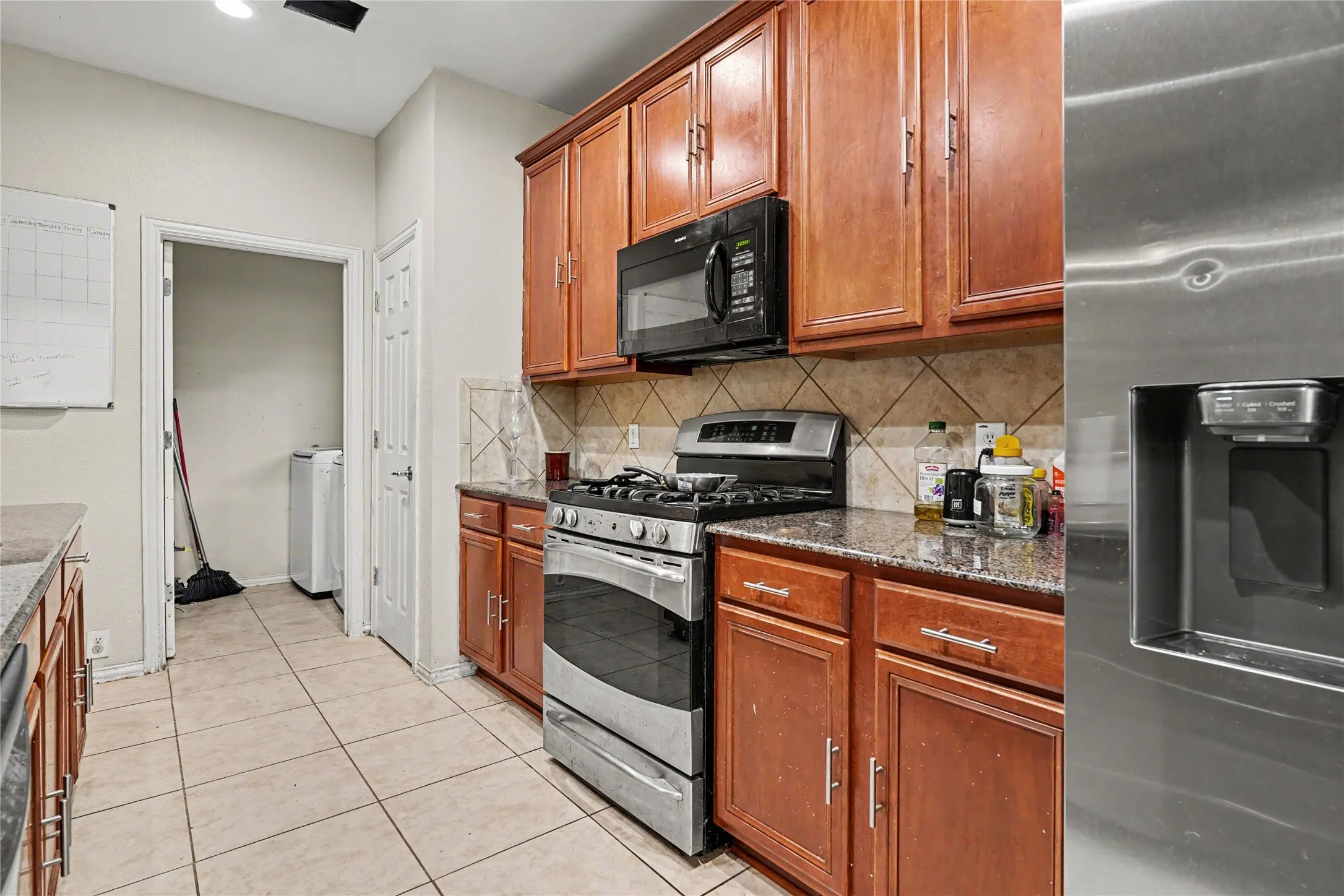 Single Family Residence For Sale in Tarrant County , 2707 Meadow Lake Drive, Grand Prairie, Texas 75050, 3 Bedroom, 2 Bathroom, 2 Garage spaces, 1,935 Sqft, built in 2008, mls#21389435, Real Estate Agent in Grand Prairie, Homes For Sale in Tarrant county, Homes For Sale in Grand Prairie, Realtor in Grand Prairie Texas, Real Estate Brokerage Independent Realty Texas, Luminita Cordes Realtor