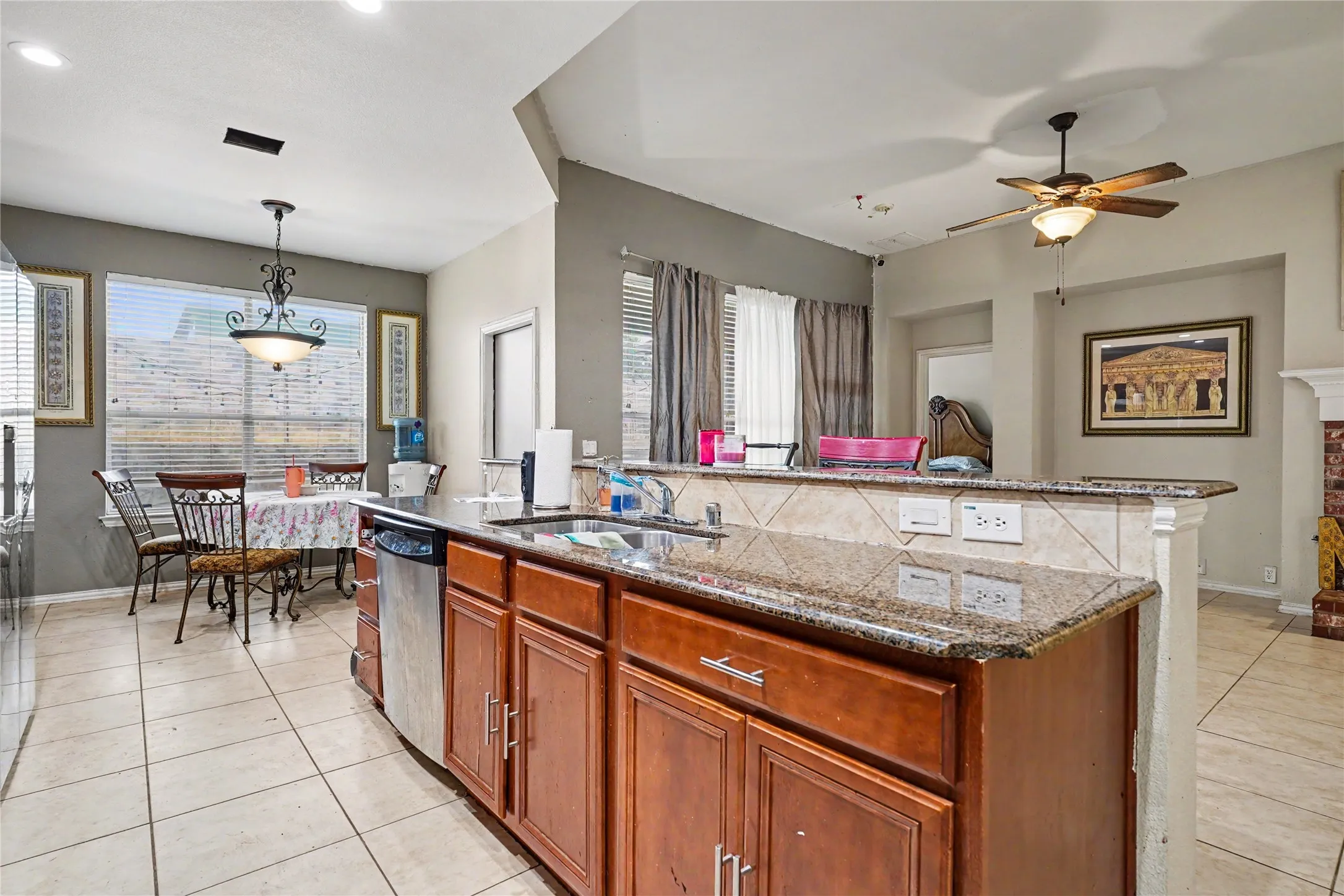 Single Family Residence For Sale in Tarrant County , 2707 Meadow Lake Drive, Grand Prairie, Texas 75050, 3 Bedroom, 2 Bathroom, 2 Garage spaces, 1,935 Sqft, built in 2008, mls#21389435, Real Estate Agent in Grand Prairie, Homes For Sale in Tarrant county, Homes For Sale in Grand Prairie, Realtor in Grand Prairie Texas, Real Estate Brokerage Independent Realty Texas, Luminita Cordes Realtor