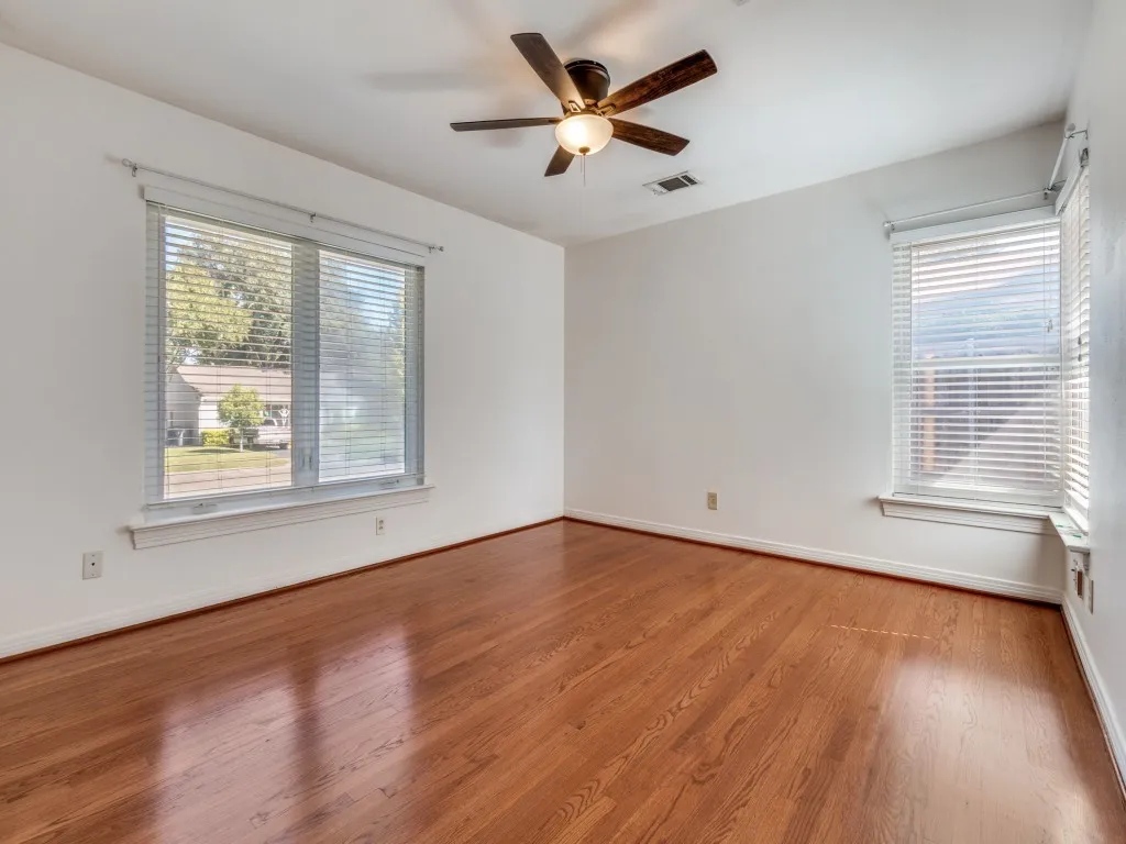 Single Family Residence For Rent in Dallas County , 6150 Ravendale Lane, Dallas, Texas 75214, 3 Bedroom, 1 Bathroom, 2 Garage spaces, 1,406 Sqft, built in 1950, mls#21391262, Real Estate Agent in Dallas, Homes For Rent in Dallas county, Homes For Rent in Dallas, Realtor in Dallas Texas, Real Estate Brokerage Independent Realty Texas, Luminita Cordes Realtor