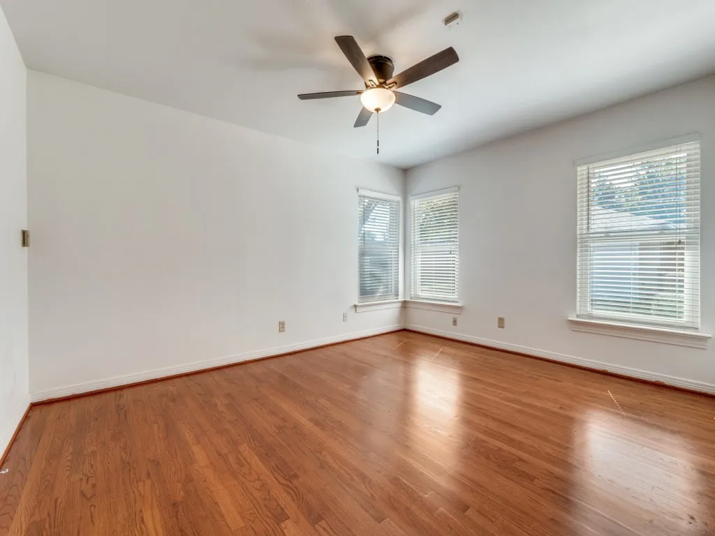 Single Family Residence For Rent in Dallas County , 6150 Ravendale Lane, Dallas, Texas 75214, 3 Bedroom, 1 Bathroom, 2 Garage spaces, 1,406 Sqft, built in 1950, mls#21391262, Real Estate Agent in Dallas, Homes For Rent in Dallas county, Homes For Rent in Dallas, Realtor in Dallas Texas, Real Estate Brokerage Independent Realty Texas, Luminita Cordes Realtor
