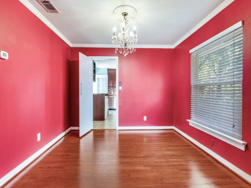 Single Family Residence For Rent in Dallas County , 6150 Ravendale Lane, Dallas, Texas 75214, 3 Bedroom, 1 Bathroom, 2 Garage spaces, 1,406 Sqft, built in 1950, mls#21391262, Real Estate Agent in Dallas, Homes For Rent in Dallas county, Homes For Rent in Dallas, Realtor in Dallas Texas, Real Estate Brokerage Independent Realty Texas, Luminita Cordes Realtor