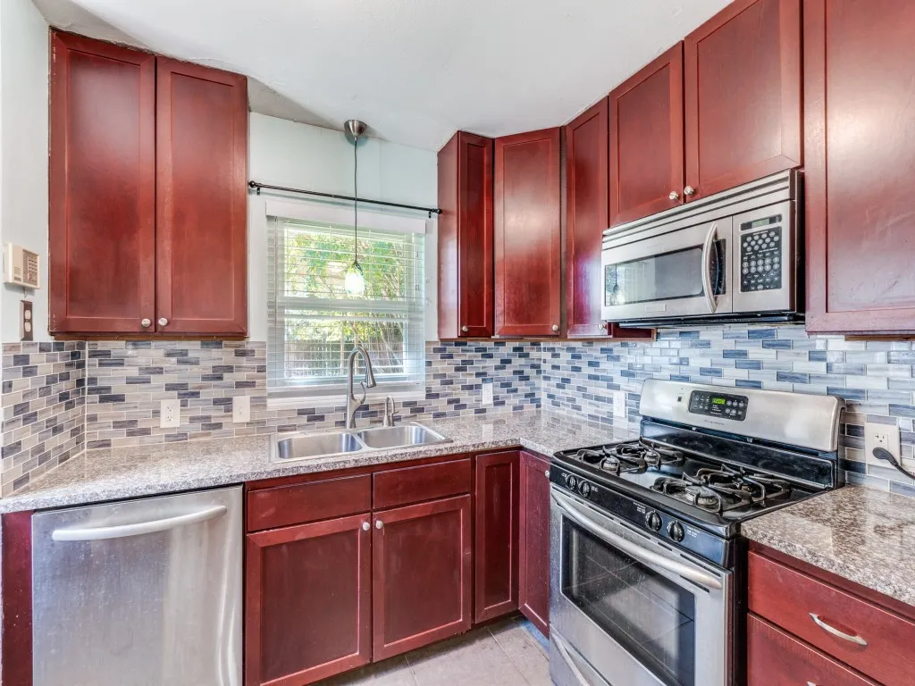 Single Family Residence For Rent in Dallas County , 6150 Ravendale Lane, Dallas, Texas 75214, 3 Bedroom, 1 Bathroom, 2 Garage spaces, 1,406 Sqft, built in 1950, mls#21391262, Real Estate Agent in Dallas, Homes For Rent in Dallas county, Homes For Rent in Dallas, Realtor in Dallas Texas, Real Estate Brokerage Independent Realty Texas, Luminita Cordes Realtor