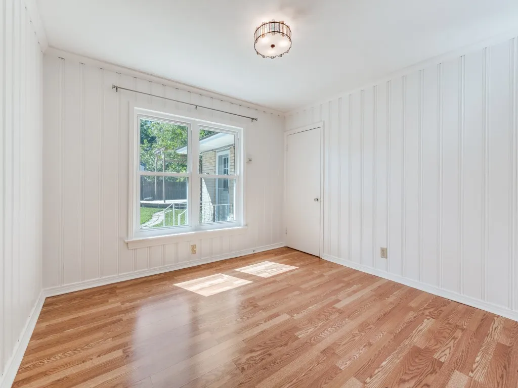 Single Family Residence For Rent in Dallas County , 6150 Ravendale Lane, Dallas, Texas 75214, 3 Bedroom, 1 Bathroom, 2 Garage spaces, 1,406 Sqft, built in 1950, mls#21391262, Real Estate Agent in Dallas, Homes For Rent in Dallas county, Homes For Rent in Dallas, Realtor in Dallas Texas, Real Estate Brokerage Independent Realty Texas, Luminita Cordes Realtor
