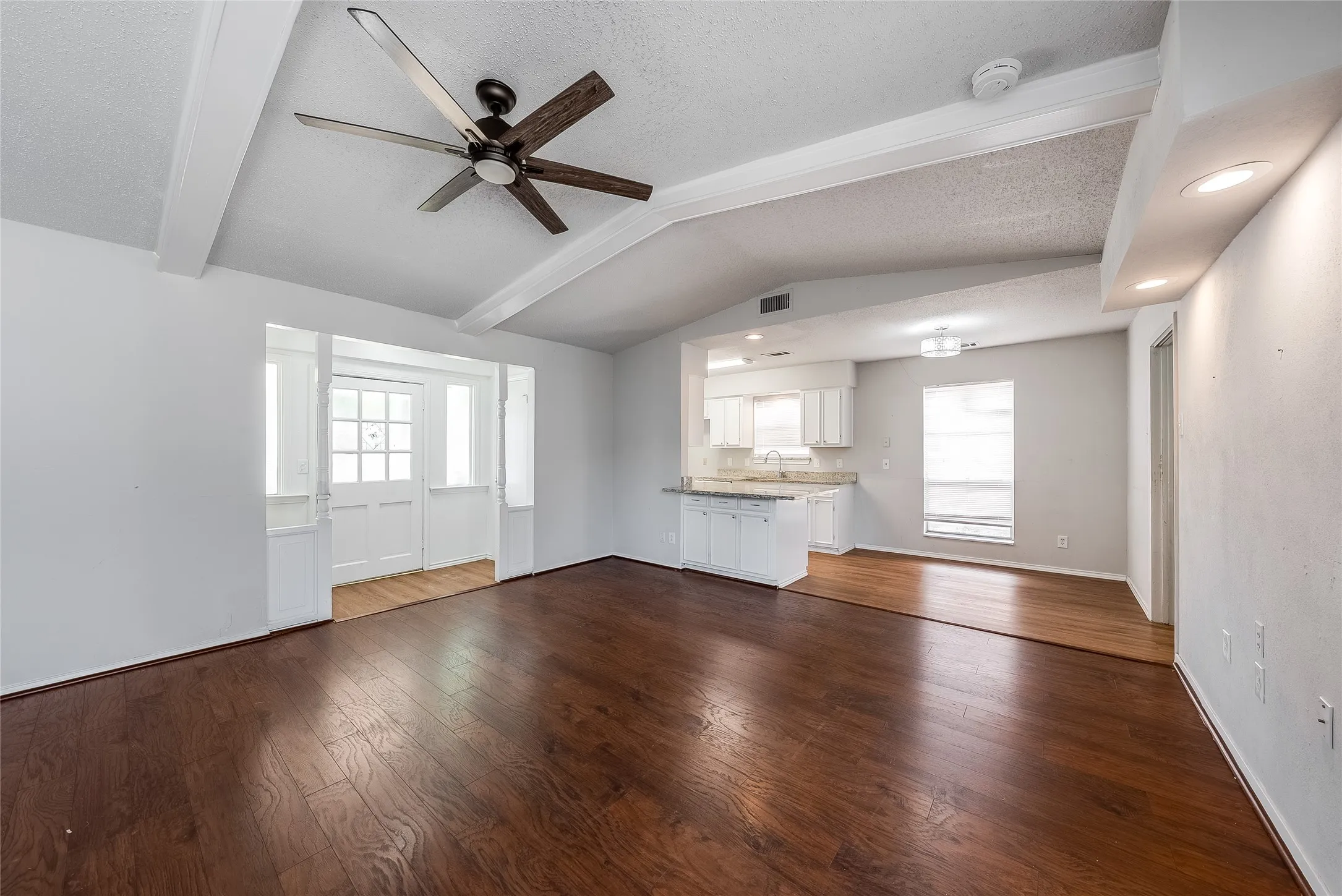 Single Family Residence For Sale in Collin County , 1817 Laurel Lane, Plano, Texas 75074, 5 Bedroom, 2 Bathroom, Garage spaces, 1,539 Sqft, built in 1968, mls#21388619, Real Estate Agent in Plano, Homes For Sale in Collin county, Homes For Sale in Plano, Realtor in Plano Texas, Real Estate Brokerage Independent Realty Texas, Luminita Cordes Realtor