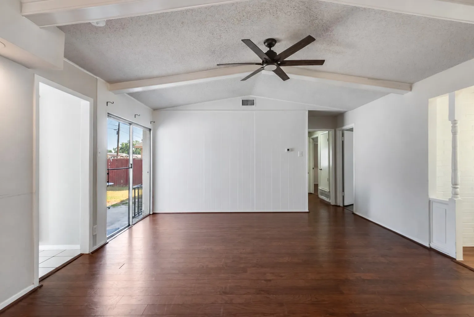 Single Family Residence For Sale in Collin County , 1817 Laurel Lane, Plano, Texas 75074, 5 Bedroom, 2 Bathroom, Garage spaces, 1,539 Sqft, built in 1968, mls#21388619, Real Estate Agent in Plano, Homes For Sale in Collin county, Homes For Sale in Plano, Realtor in Plano Texas, Real Estate Brokerage Independent Realty Texas, Luminita Cordes Realtor