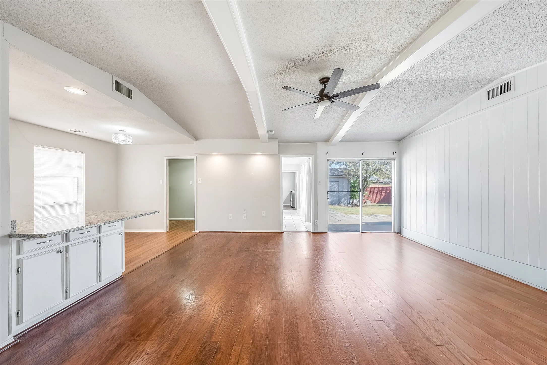 Single Family Residence For Sale in Collin County , 1817 Laurel Lane, Plano, Texas 75074, 5 Bedroom, 2 Bathroom, Garage spaces, 1,539 Sqft, built in 1968, mls#21388619, Real Estate Agent in Plano, Homes For Sale in Collin county, Homes For Sale in Plano, Realtor in Plano Texas, Real Estate Brokerage Independent Realty Texas, Luminita Cordes Realtor