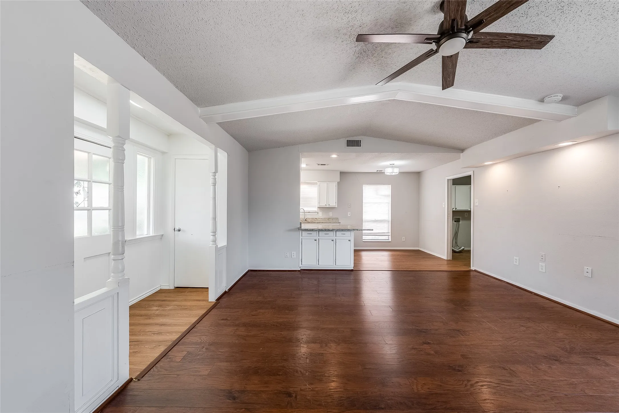 Single Family Residence For Sale in Collin County , 1817 Laurel Lane, Plano, Texas 75074, 5 Bedroom, 2 Bathroom, Garage spaces, 1,539 Sqft, built in 1968, mls#21388619, Real Estate Agent in Plano, Homes For Sale in Collin county, Homes For Sale in Plano, Realtor in Plano Texas, Real Estate Brokerage Independent Realty Texas, Luminita Cordes Realtor