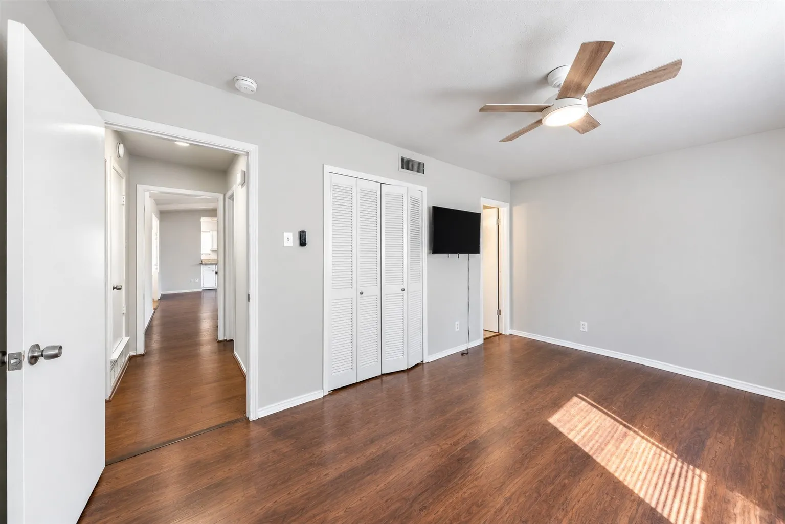 Single Family Residence For Sale in Collin County , 1817 Laurel Lane, Plano, Texas 75074, 5 Bedroom, 2 Bathroom, Garage spaces, 1,539 Sqft, built in 1968, mls#21388619, Real Estate Agent in Plano, Homes For Sale in Collin county, Homes For Sale in Plano, Realtor in Plano Texas, Real Estate Brokerage Independent Realty Texas, Luminita Cordes Realtor