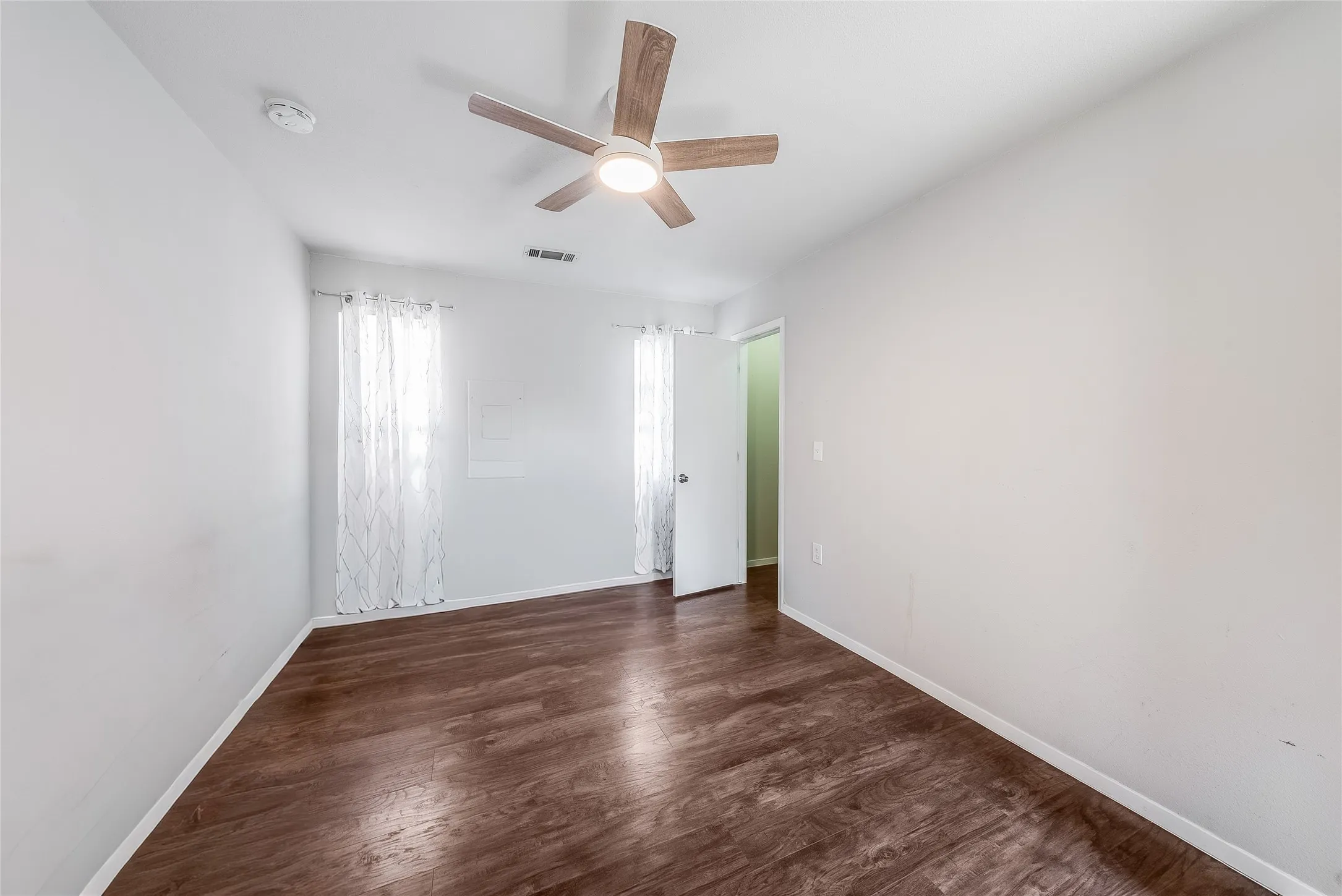 Single Family Residence For Sale in Collin County , 1817 Laurel Lane, Plano, Texas 75074, 5 Bedroom, 2 Bathroom, Garage spaces, 1,539 Sqft, built in 1968, mls#21388619, Real Estate Agent in Plano, Homes For Sale in Collin county, Homes For Sale in Plano, Realtor in Plano Texas, Real Estate Brokerage Independent Realty Texas, Luminita Cordes Realtor