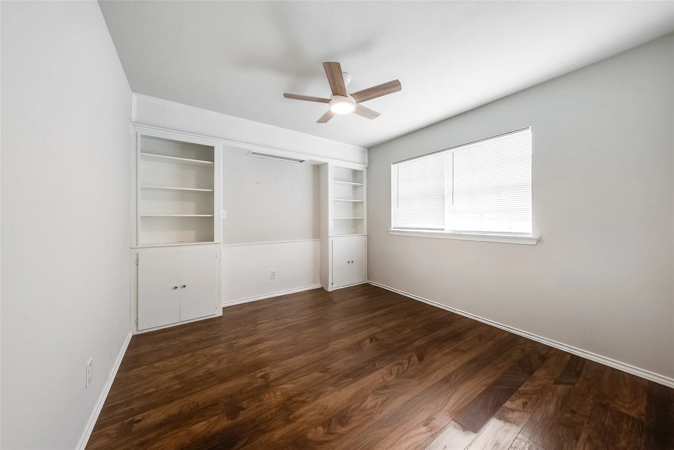 Single Family Residence For Sale in Collin County , 1817 Laurel Lane, Plano, Texas 75074, 5 Bedroom, 2 Bathroom, Garage spaces, 1,539 Sqft, built in 1968, mls#21388619, Real Estate Agent in Plano, Homes For Sale in Collin county, Homes For Sale in Plano, Realtor in Plano Texas, Real Estate Brokerage Independent Realty Texas, Luminita Cordes Realtor