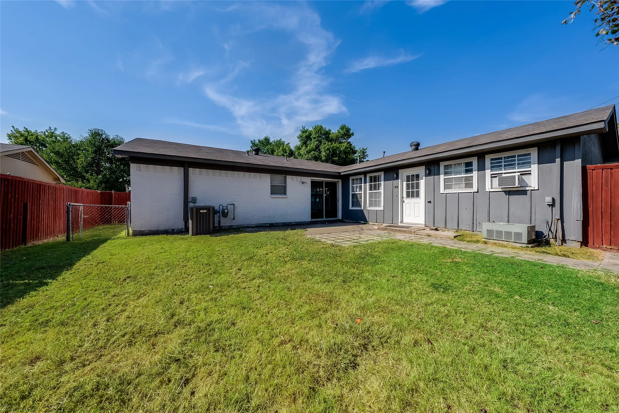 Single Family Residence For Sale in Collin County , 1817 Laurel Lane, Plano, Texas 75074, 5 Bedroom, 2 Bathroom, Garage spaces, 1,539 Sqft, built in 1968, mls#21388619, Real Estate Agent in Plano, Homes For Sale in Collin county, Homes For Sale in Plano, Realtor in Plano Texas, Real Estate Brokerage Independent Realty Texas, Luminita Cordes Realtor