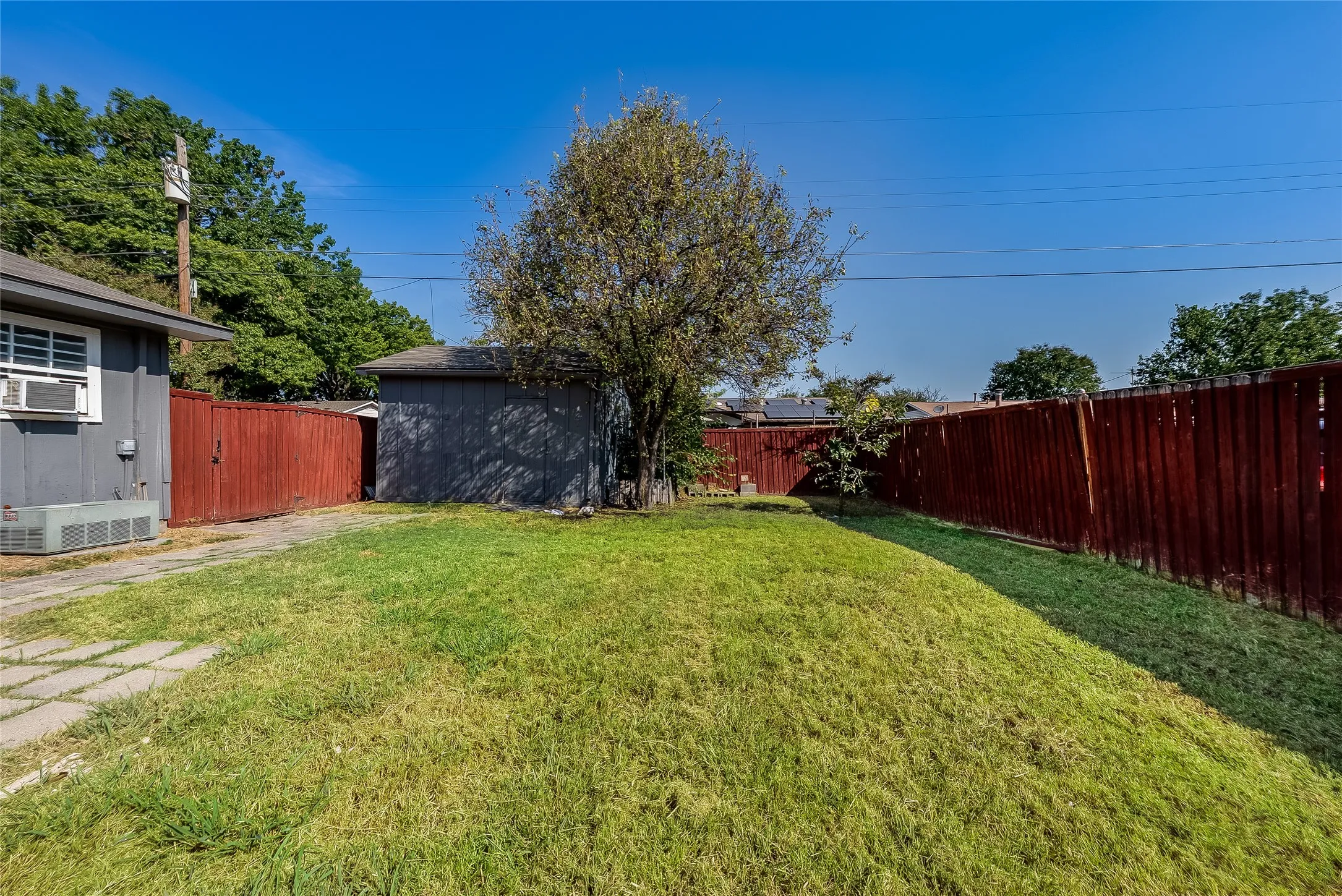 Single Family Residence For Sale in Collin County , 1817 Laurel Lane, Plano, Texas 75074, 5 Bedroom, 2 Bathroom, Garage spaces, 1,539 Sqft, built in 1968, mls#21388619, Real Estate Agent in Plano, Homes For Sale in Collin county, Homes For Sale in Plano, Realtor in Plano Texas, Real Estate Brokerage Independent Realty Texas, Luminita Cordes Realtor