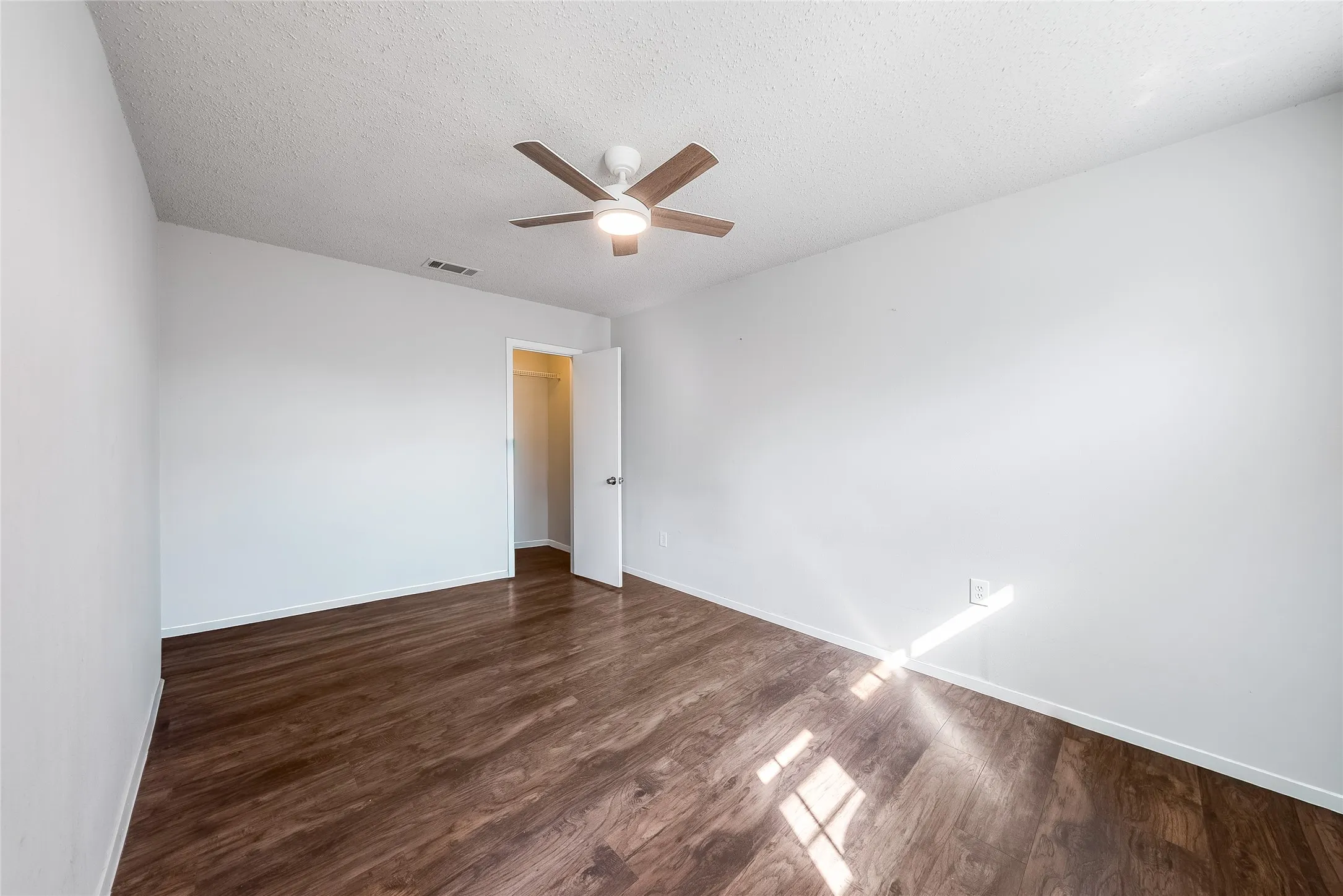 Single Family Residence For Sale in Collin County , 1817 Laurel Lane, Plano, Texas 75074, 5 Bedroom, 2 Bathroom, Garage spaces, 1,539 Sqft, built in 1968, mls#21388619, Real Estate Agent in Plano, Homes For Sale in Collin county, Homes For Sale in Plano, Realtor in Plano Texas, Real Estate Brokerage Independent Realty Texas, Luminita Cordes Realtor