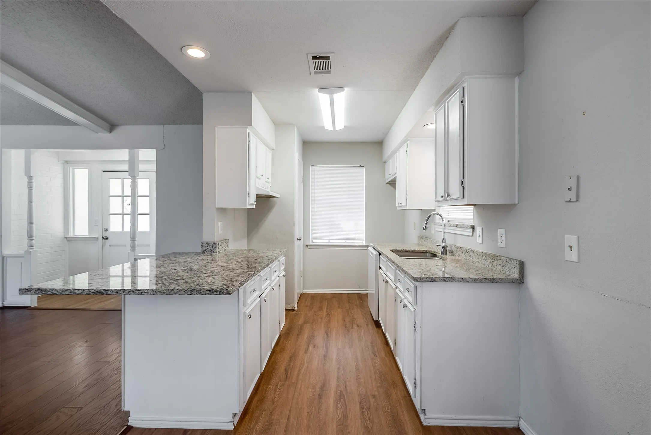 Single Family Residence For Sale in Collin County , 1817 Laurel Lane, Plano, Texas 75074, 5 Bedroom, 2 Bathroom, Garage spaces, 1,539 Sqft, built in 1968, mls#21388619, Real Estate Agent in Plano, Homes For Sale in Collin county, Homes For Sale in Plano, Realtor in Plano Texas, Real Estate Brokerage Independent Realty Texas, Luminita Cordes Realtor