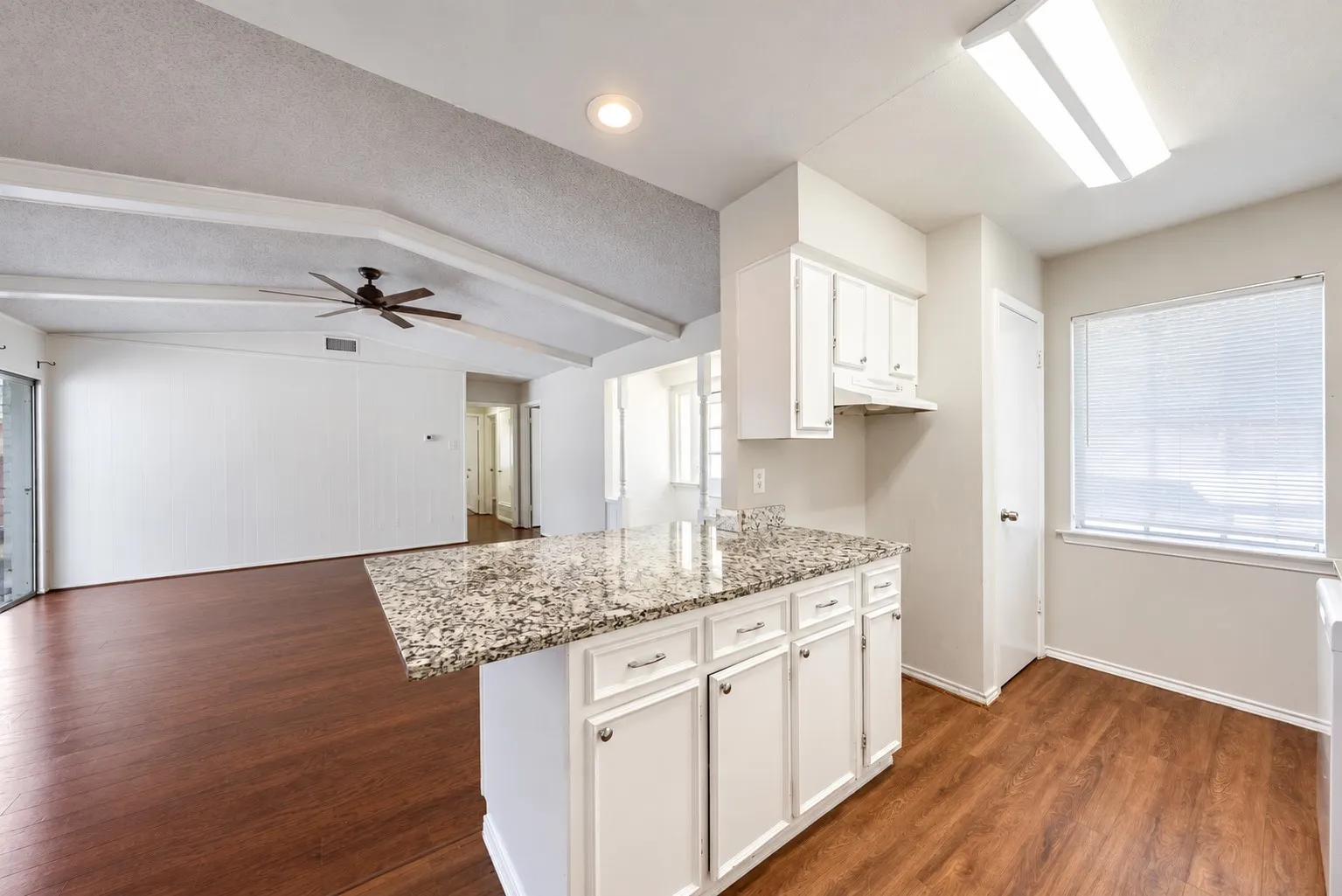 Single Family Residence For Sale in Collin County , 1817 Laurel Lane, Plano, Texas 75074, 5 Bedroom, 2 Bathroom, Garage spaces, 1,539 Sqft, built in 1968, mls#21388619, Real Estate Agent in Plano, Homes For Sale in Collin county, Homes For Sale in Plano, Realtor in Plano Texas, Real Estate Brokerage Independent Realty Texas, Luminita Cordes Realtor