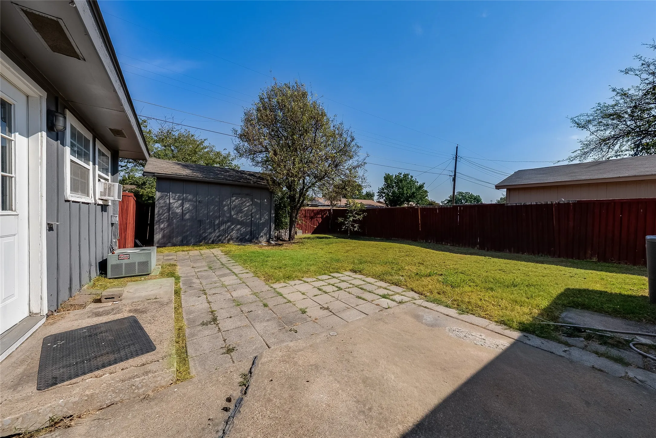 Single Family Residence For Sale in Collin County , 1817 Laurel Lane, Plano, Texas 75074, 5 Bedroom, 2 Bathroom, Garage spaces, 1,539 Sqft, built in 1968, mls#21388619, Real Estate Agent in Plano, Homes For Sale in Collin county, Homes For Sale in Plano, Realtor in Plano Texas, Real Estate Brokerage Independent Realty Texas, Luminita Cordes Realtor