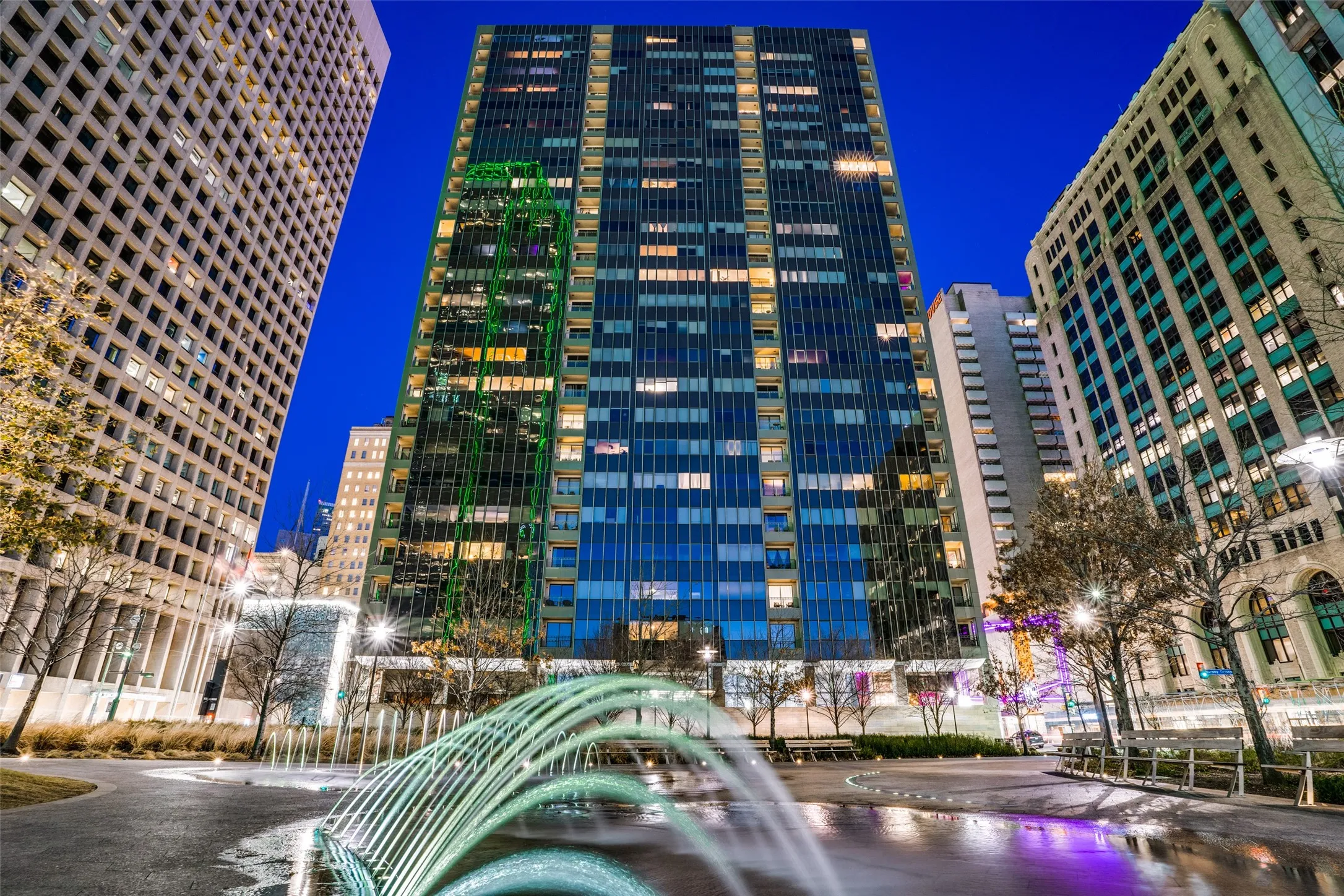 Condominium For Sale in Dallas County , 1200 Main Street 1802, Dallas, Texas 75202, 1 Bedroom, 1 Bathroom, 1 Garage spaces, 660 Sqft, built in 1974, mls#21390722, Real Estate Agent in Dallas, Homes For Sale in Dallas county, Homes For Sale in Dallas, Realtor in Dallas Texas, Real Estate Brokerage Independent Realty Texas, Luminita Cordes Realtor
