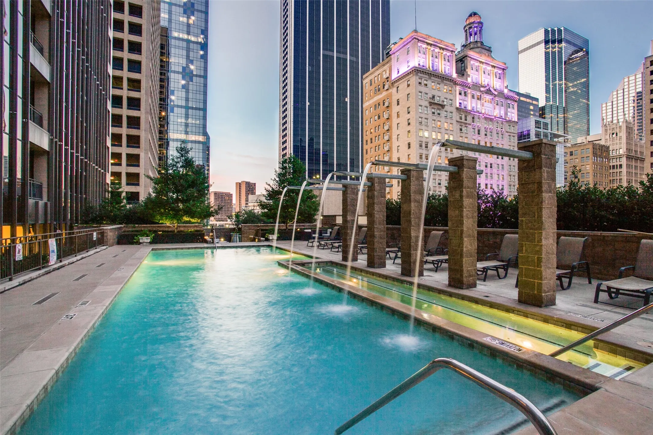 Condominium For Sale in Dallas County , 1200 Main Street 1802, Dallas, Texas 75202, 1 Bedroom, 1 Bathroom, 1 Garage spaces, 660 Sqft, built in 1974, mls#21390722, Real Estate Agent in Dallas, Homes For Sale in Dallas county, Homes For Sale in Dallas, Realtor in Dallas Texas, Real Estate Brokerage Independent Realty Texas, Luminita Cordes Realtor