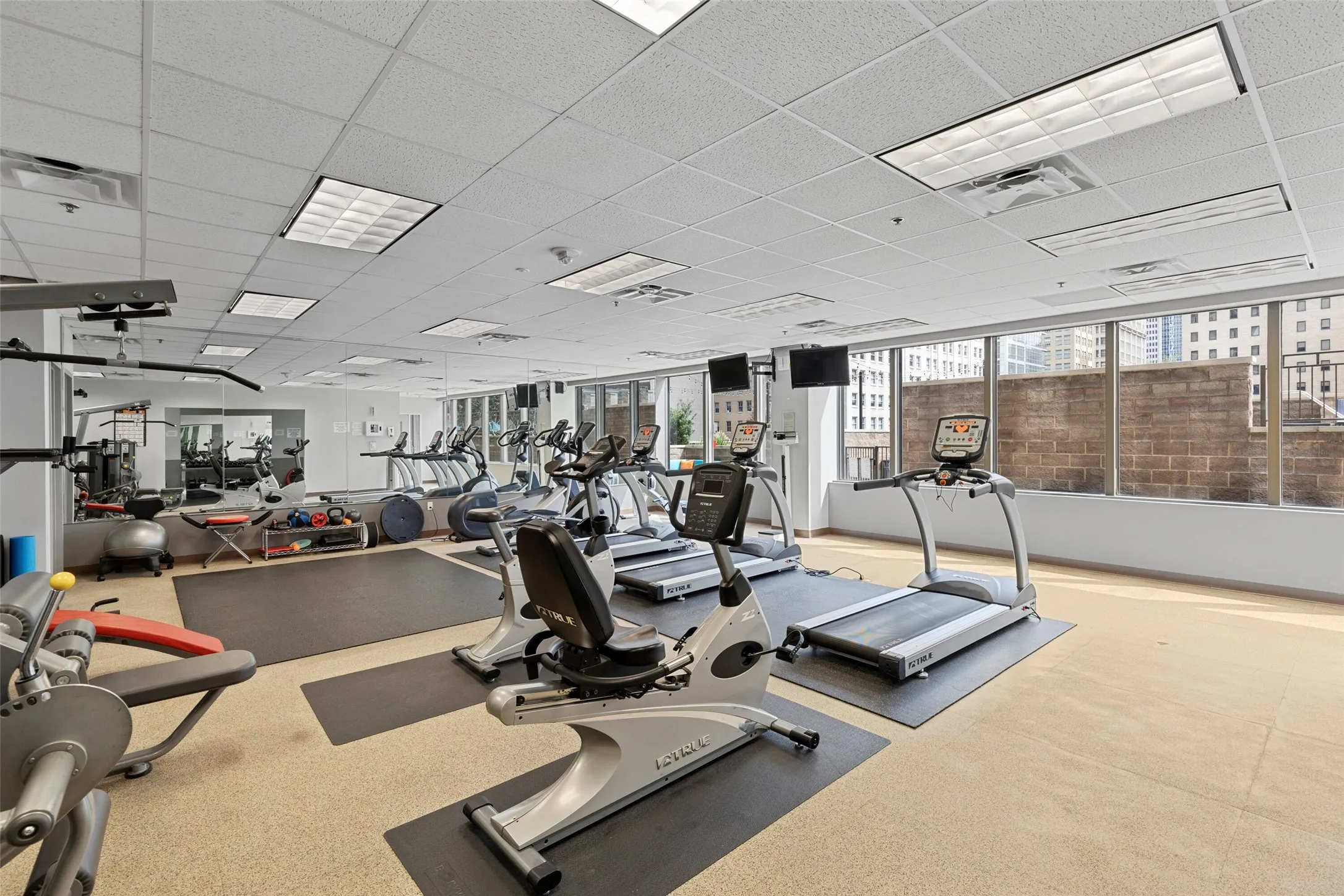 Condominium For Sale in Dallas County , 1200 Main Street 1802, Dallas, Texas 75202, 1 Bedroom, 1 Bathroom, 1 Garage spaces, 660 Sqft, built in 1974, mls#21390722, Real Estate Agent in Dallas, Homes For Sale in Dallas county, Homes For Sale in Dallas, Realtor in Dallas Texas, Real Estate Brokerage Independent Realty Texas, Luminita Cordes Realtor
