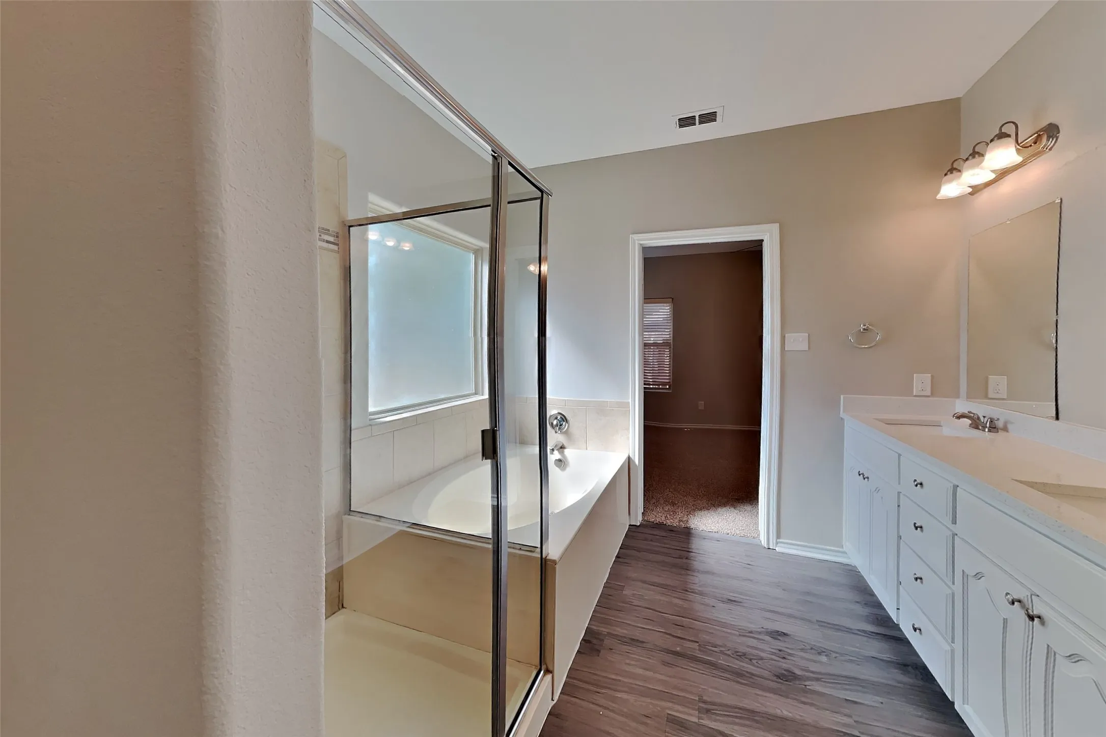 Single Family Residence For Rent in Tarrant County , 11704 Anna Grace Drive, Fort Worth, Texas 76028, 3 Bedroom, 2 Bathroom, 2 Garage spaces, 1,712 Sqft, built in 2014, mls#21391672, Real Estate Agent in Fort Worth, Homes For Rent in Tarrant county, Homes For Rent in Fort Worth, Realtor in Fort Worth Texas, Real Estate Brokerage Independent Realty Texas, Luminita Cordes Realtor