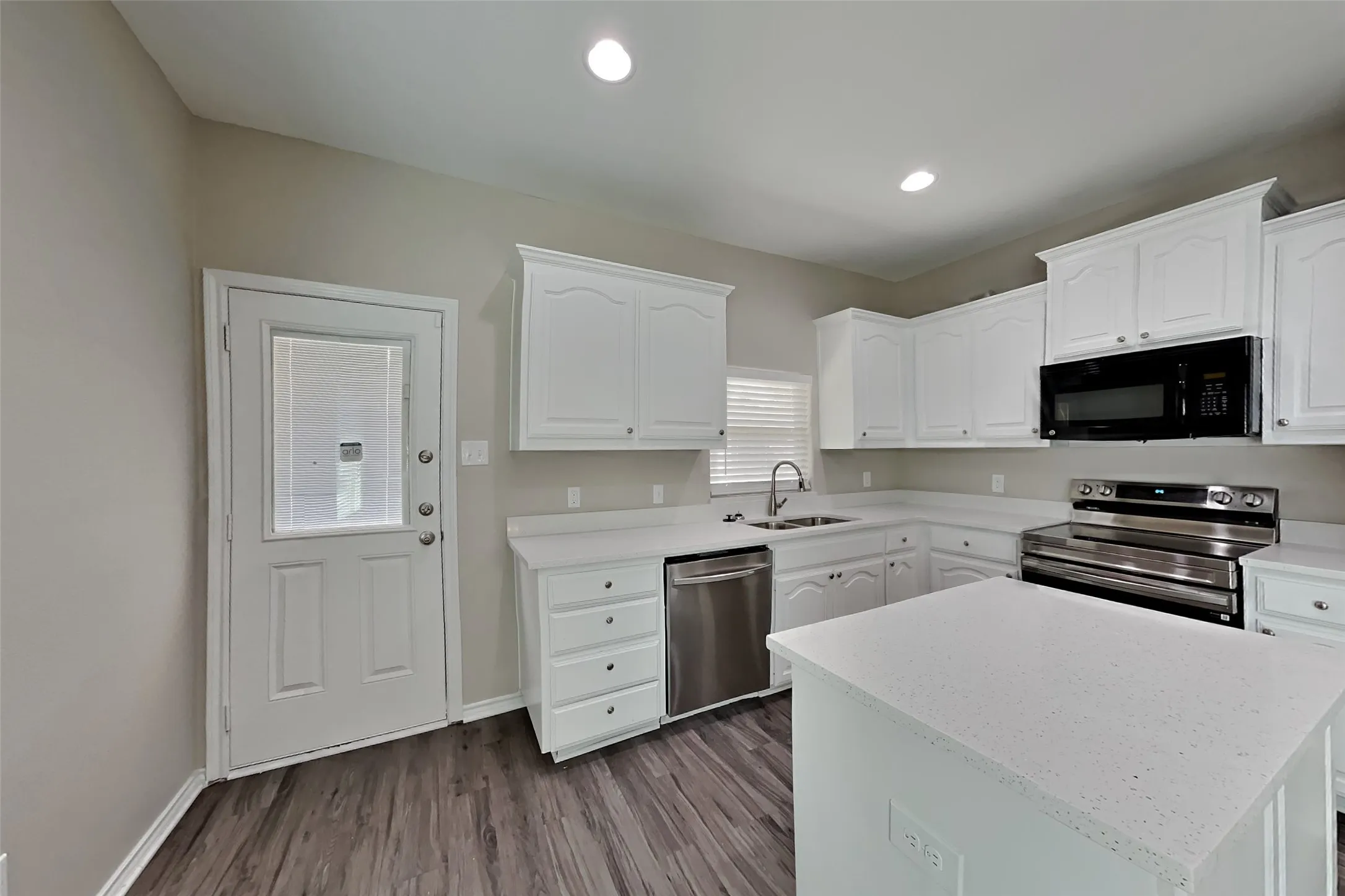 Single Family Residence For Rent in Tarrant County , 11704 Anna Grace Drive, Fort Worth, Texas 76028, 3 Bedroom, 2 Bathroom, 2 Garage spaces, 1,712 Sqft, built in 2014, mls#21391672, Real Estate Agent in Fort Worth, Homes For Rent in Tarrant county, Homes For Rent in Fort Worth, Realtor in Fort Worth Texas, Real Estate Brokerage Independent Realty Texas, Luminita Cordes Realtor