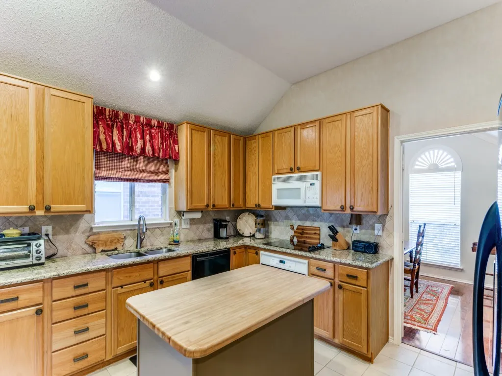 Single Family Residence For Sale in Denton County , 3605 Kales Lane, Flower Mound, Texas 75022, 3 Bedroom, 2 Bathroom, 2 Garage spaces, 1,887 Sqft, built in 1997, mls#21391686, Real Estate Agent in Flower Mound, Homes For Sale in Denton county, Homes For Sale in Flower Mound, Realtor in Flower Mound Texas, Real Estate Brokerage Independent Realty Texas, Luminita Cordes Realtor