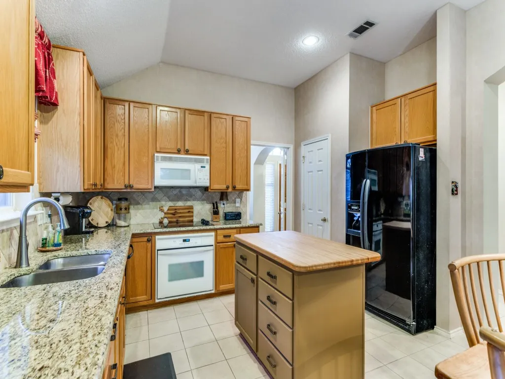 Single Family Residence For Sale in Denton County , 3605 Kales Lane, Flower Mound, Texas 75022, 3 Bedroom, 2 Bathroom, 2 Garage spaces, 1,887 Sqft, built in 1997, mls#21391686, Real Estate Agent in Flower Mound, Homes For Sale in Denton county, Homes For Sale in Flower Mound, Realtor in Flower Mound Texas, Real Estate Brokerage Independent Realty Texas, Luminita Cordes Realtor