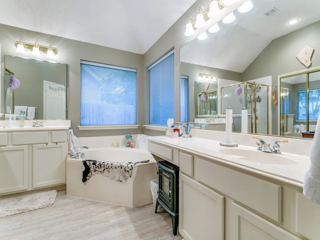 Single Family Residence For Sale in Denton County , 3605 Kales Lane, Flower Mound, Texas 75022, 3 Bedroom, 2 Bathroom, 2 Garage spaces, 1,887 Sqft, built in 1997, mls#21391686, Real Estate Agent in Flower Mound, Homes For Sale in Denton county, Homes For Sale in Flower Mound, Realtor in Flower Mound Texas, Real Estate Brokerage Independent Realty Texas, Luminita Cordes Realtor