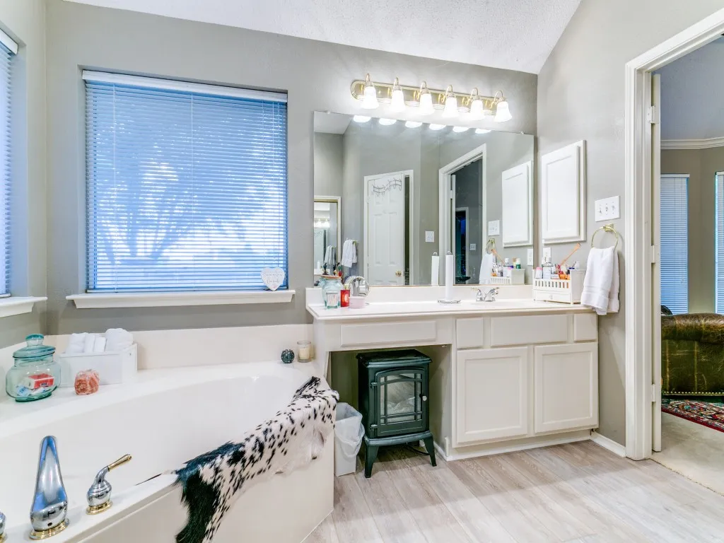 Single Family Residence For Sale in Denton County , 3605 Kales Lane, Flower Mound, Texas 75022, 3 Bedroom, 2 Bathroom, 2 Garage spaces, 1,887 Sqft, built in 1997, mls#21391686, Real Estate Agent in Flower Mound, Homes For Sale in Denton county, Homes For Sale in Flower Mound, Realtor in Flower Mound Texas, Real Estate Brokerage Independent Realty Texas, Luminita Cordes Realtor