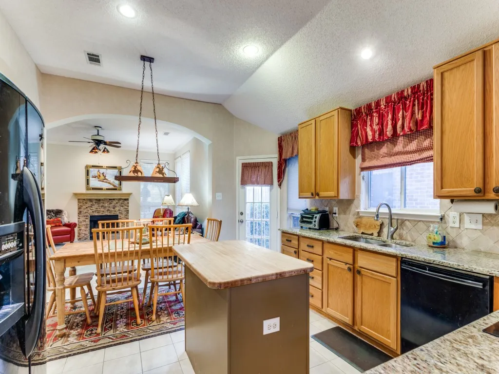Single Family Residence For Sale in Denton County , 3605 Kales Lane, Flower Mound, Texas 75022, 3 Bedroom, 2 Bathroom, 2 Garage spaces, 1,887 Sqft, built in 1997, mls#21391686, Real Estate Agent in Flower Mound, Homes For Sale in Denton county, Homes For Sale in Flower Mound, Realtor in Flower Mound Texas, Real Estate Brokerage Independent Realty Texas, Luminita Cordes Realtor
