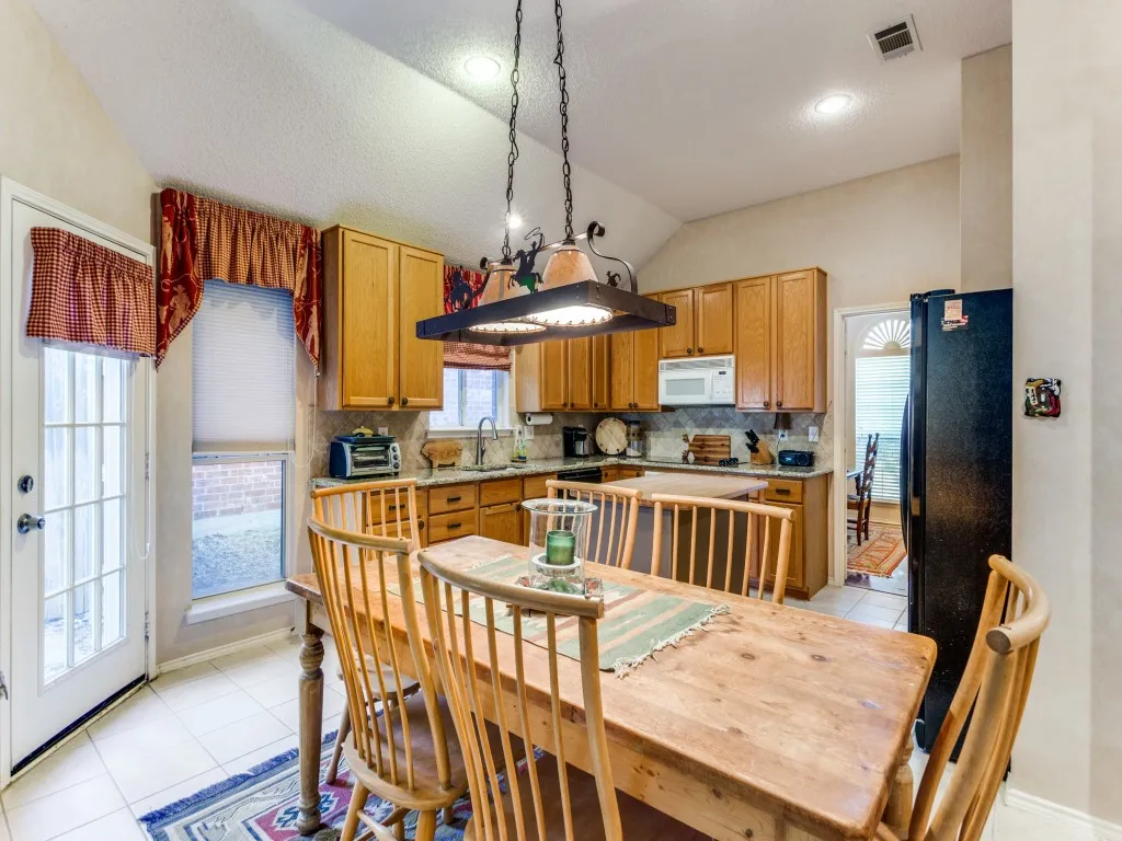 Single Family Residence For Sale in Denton County , 3605 Kales Lane, Flower Mound, Texas 75022, 3 Bedroom, 2 Bathroom, 2 Garage spaces, 1,887 Sqft, built in 1997, mls#21391686, Real Estate Agent in Flower Mound, Homes For Sale in Denton county, Homes For Sale in Flower Mound, Realtor in Flower Mound Texas, Real Estate Brokerage Independent Realty Texas, Luminita Cordes Realtor