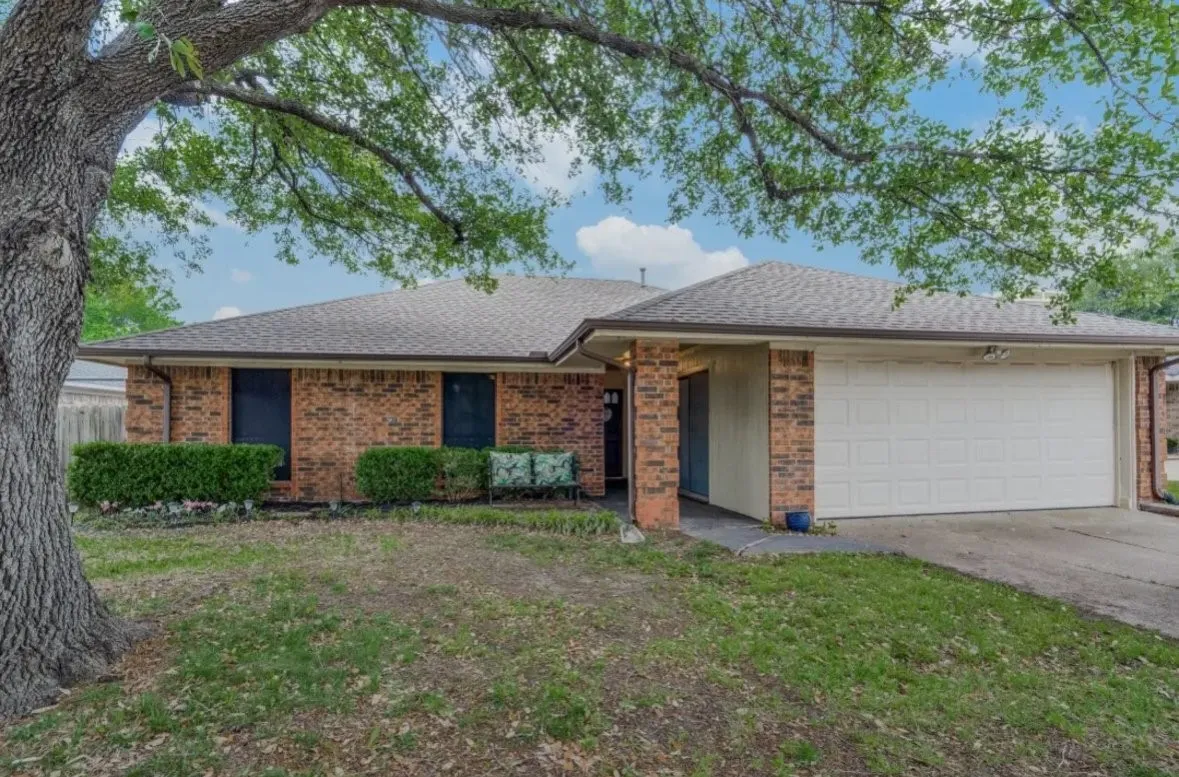 Single Family Residence For Sale in Dallas County , 2612 Herring Circle, Sachse, Texas 75048, 3 Bedroom, 2 Bathroom, 2 Garage spaces, 1,440 Sqft, built in 1984, mls#21391687, Real Estate Agent in Sachse, Homes For Sale in Dallas county, Homes For Sale in Sachse, Realtor in Sachse Texas, Real Estate Brokerage Independent Realty Texas, Luminita Cordes Realtor