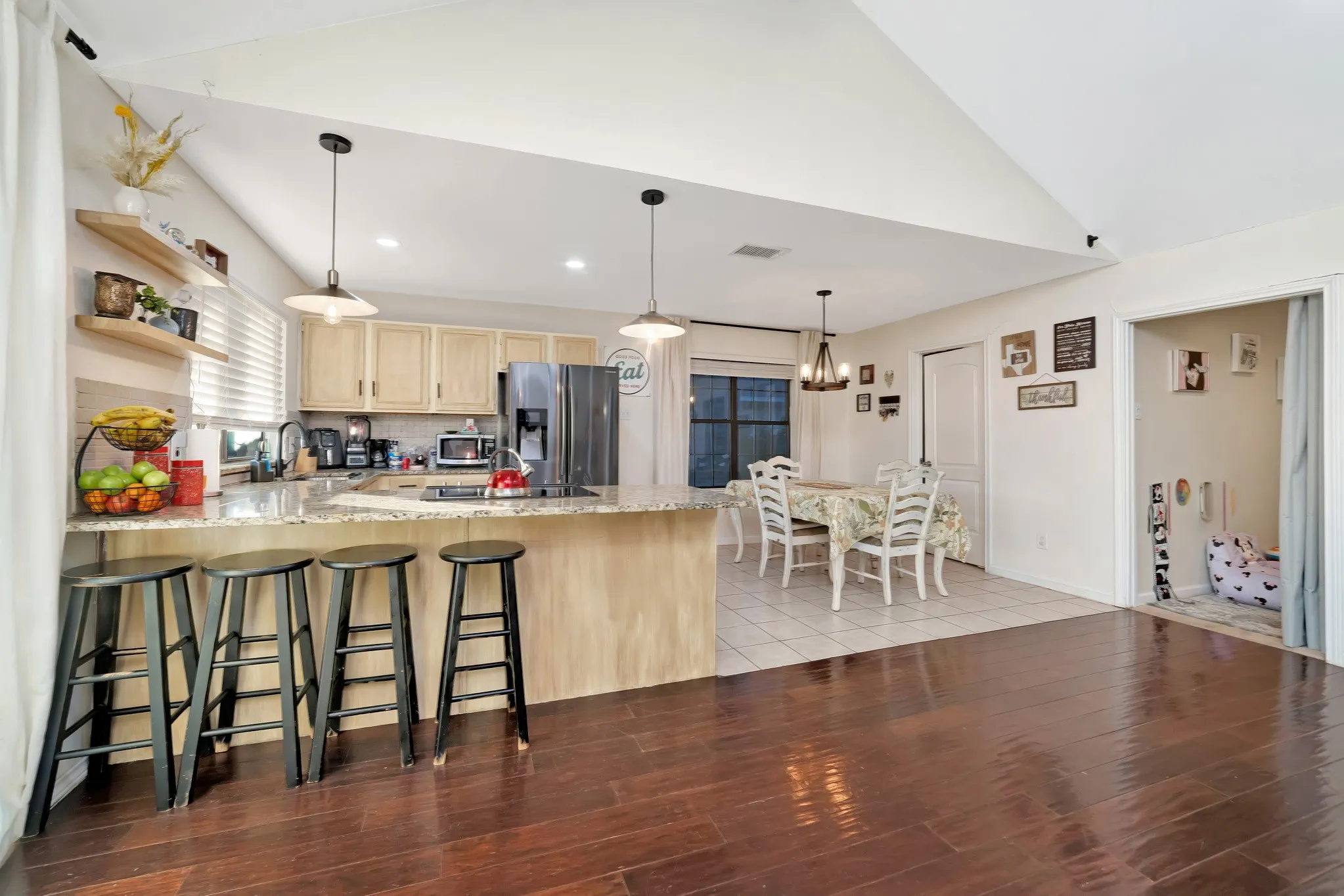 Single Family Residence For Sale in Dallas County , 2612 Herring Circle, Sachse, Texas 75048, 3 Bedroom, 2 Bathroom, 2 Garage spaces, 1,440 Sqft, built in 1984, mls#21391687, Real Estate Agent in Sachse, Homes For Sale in Dallas county, Homes For Sale in Sachse, Realtor in Sachse Texas, Real Estate Brokerage Independent Realty Texas, Luminita Cordes Realtor