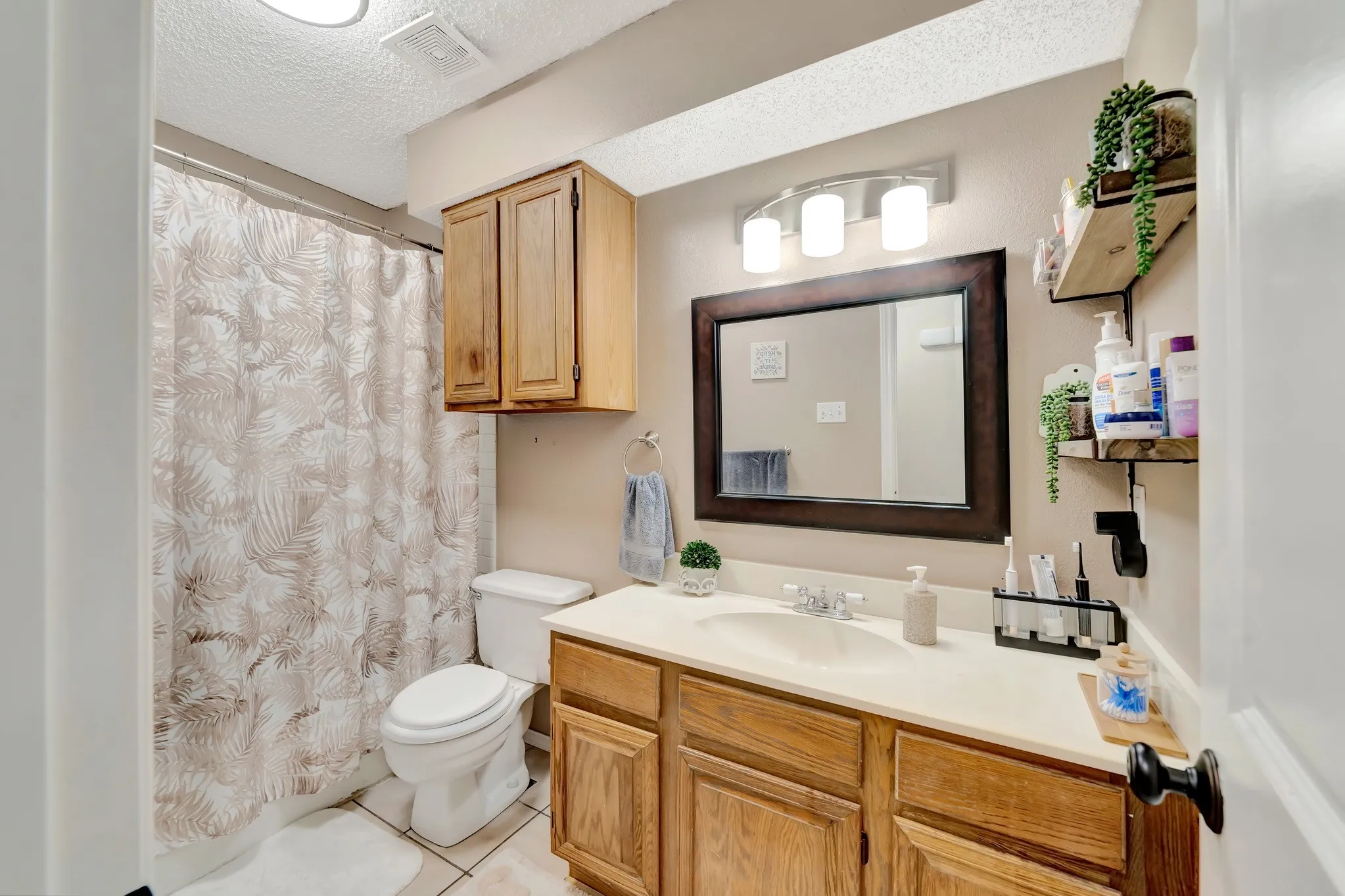 Single Family Residence For Sale in Dallas County , 2612 Herring Circle, Sachse, Texas 75048, 3 Bedroom, 2 Bathroom, 2 Garage spaces, 1,440 Sqft, built in 1984, mls#21391687, Real Estate Agent in Sachse, Homes For Sale in Dallas county, Homes For Sale in Sachse, Realtor in Sachse Texas, Real Estate Brokerage Independent Realty Texas, Luminita Cordes Realtor