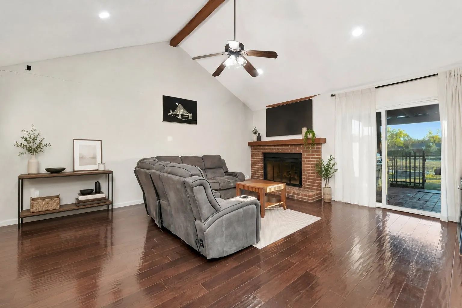 Single Family Residence For Sale in Dallas County , 2612 Herring Circle, Sachse, Texas 75048, 3 Bedroom, 2 Bathroom, 2 Garage spaces, 1,440 Sqft, built in 1984, mls#21391687, Real Estate Agent in Sachse, Homes For Sale in Dallas county, Homes For Sale in Sachse, Realtor in Sachse Texas, Real Estate Brokerage Independent Realty Texas, Luminita Cordes Realtor