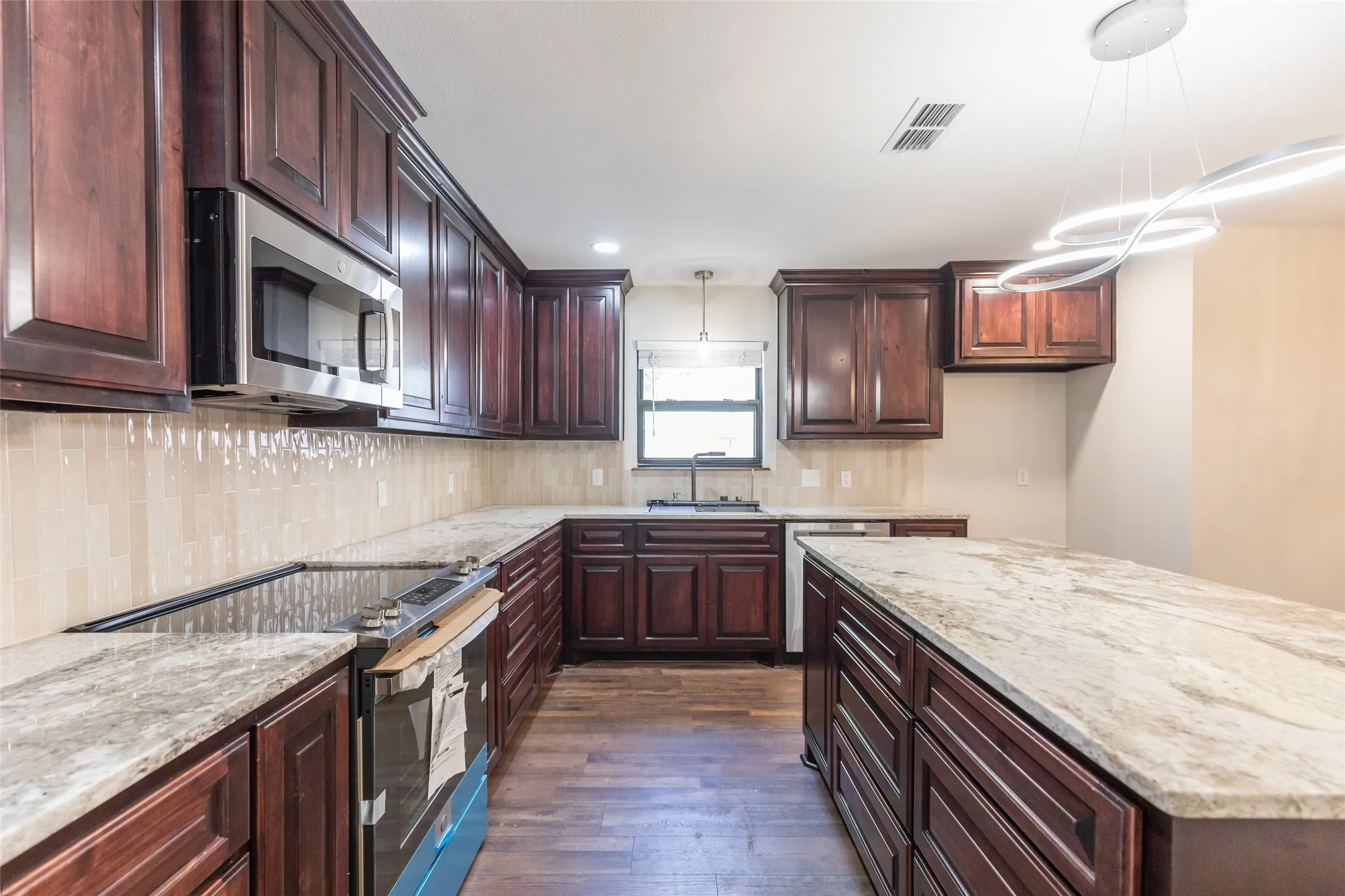 Single Family Residence For Sale in Taylor County , 1394 S Pioneer Drive, Abilene, Texas 79605, 5 Bedroom, 3 Bathroom, Garage spaces, 2,895 Sqft, built in 1972, mls#21391671, Real Estate Agent in Abilene, Homes For Sale in Taylor county, Homes For Sale in Abilene, Realtor in Abilene Texas, Real Estate Brokerage Independent Realty Texas, Luminita Cordes Realtor