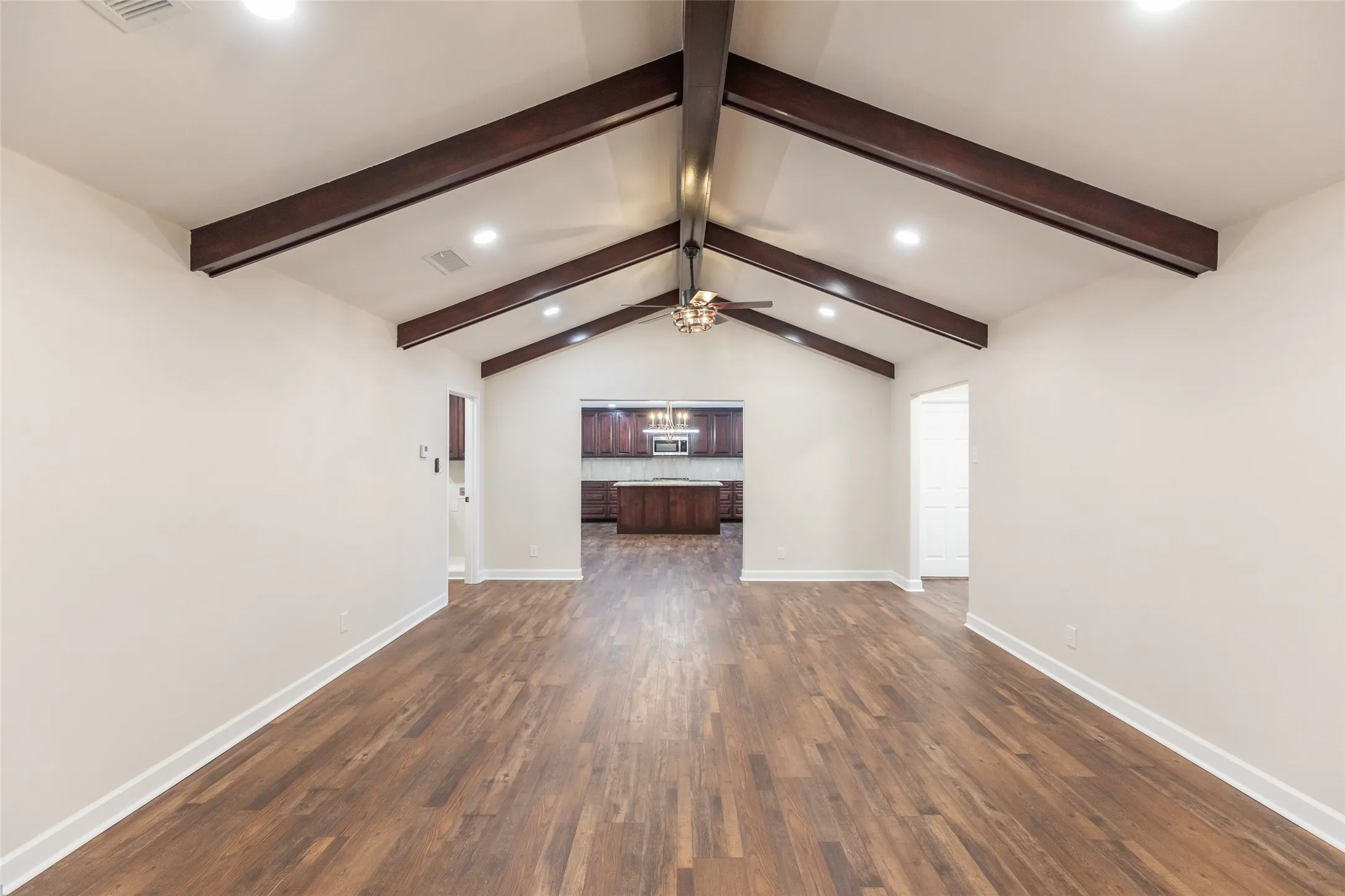 Single Family Residence For Sale in Taylor County , 1394 S Pioneer Drive, Abilene, Texas 79605, 5 Bedroom, 3 Bathroom, Garage spaces, 2,895 Sqft, built in 1972, mls#21391671, Real Estate Agent in Abilene, Homes For Sale in Taylor county, Homes For Sale in Abilene, Realtor in Abilene Texas, Real Estate Brokerage Independent Realty Texas, Luminita Cordes Realtor