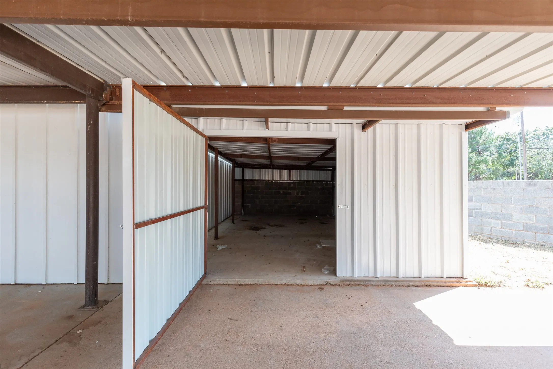 Single Family Residence For Sale in Taylor County , 1394 S Pioneer Drive, Abilene, Texas 79605, 5 Bedroom, 3 Bathroom, Garage spaces, 2,895 Sqft, built in 1972, mls#21391671, Real Estate Agent in Abilene, Homes For Sale in Taylor county, Homes For Sale in Abilene, Realtor in Abilene Texas, Real Estate Brokerage Independent Realty Texas, Luminita Cordes Realtor