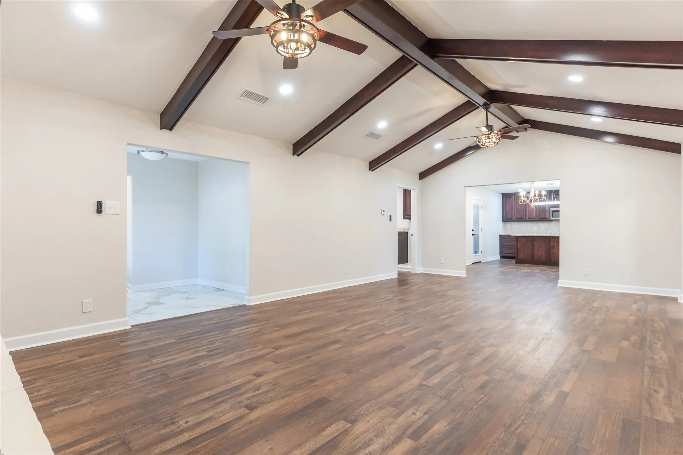 Single Family Residence For Sale in Taylor County , 1394 S Pioneer Drive, Abilene, Texas 79605, 5 Bedroom, 3 Bathroom, Garage spaces, 2,895 Sqft, built in 1972, mls#21391671, Real Estate Agent in Abilene, Homes For Sale in Taylor county, Homes For Sale in Abilene, Realtor in Abilene Texas, Real Estate Brokerage Independent Realty Texas, Luminita Cordes Realtor